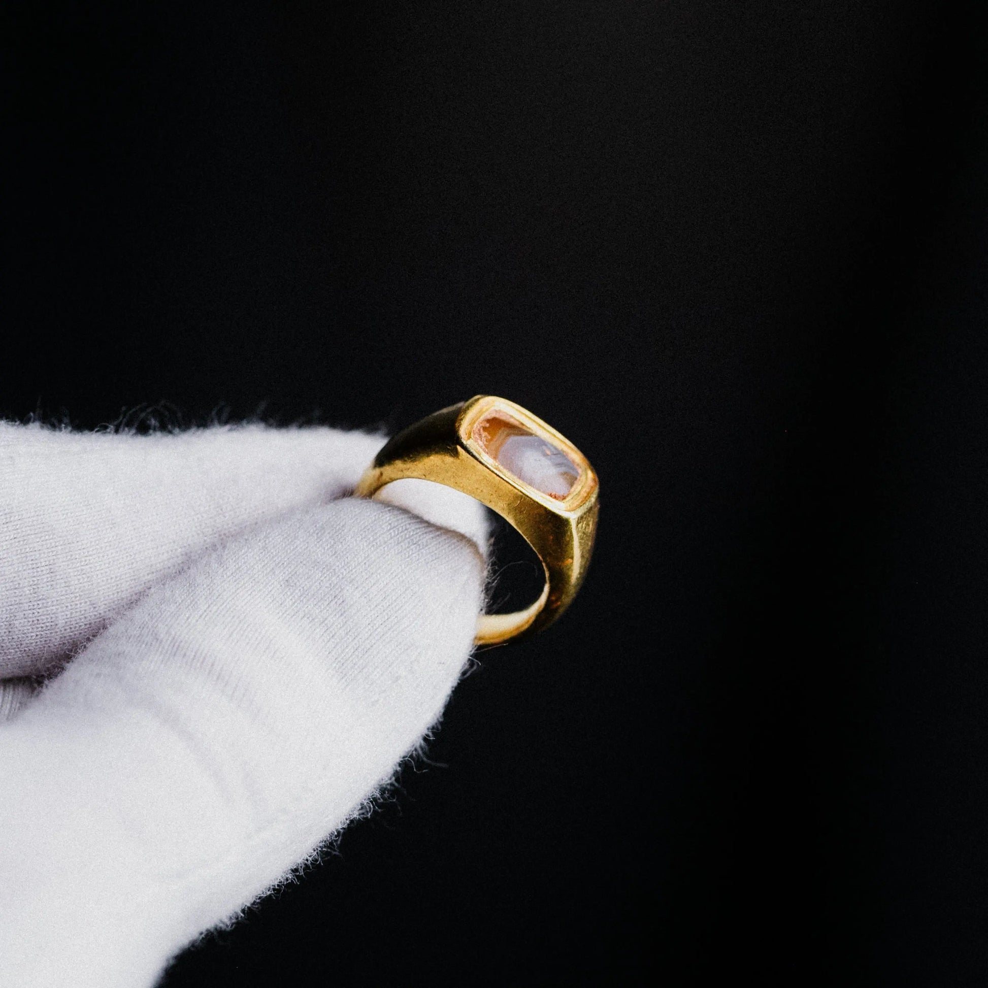 Byzantine Gold Ring with Banded Agate Cabochon – “Anastasius” (6th c. AD) – EU 50 / US 5.25 Aurora Antiqua