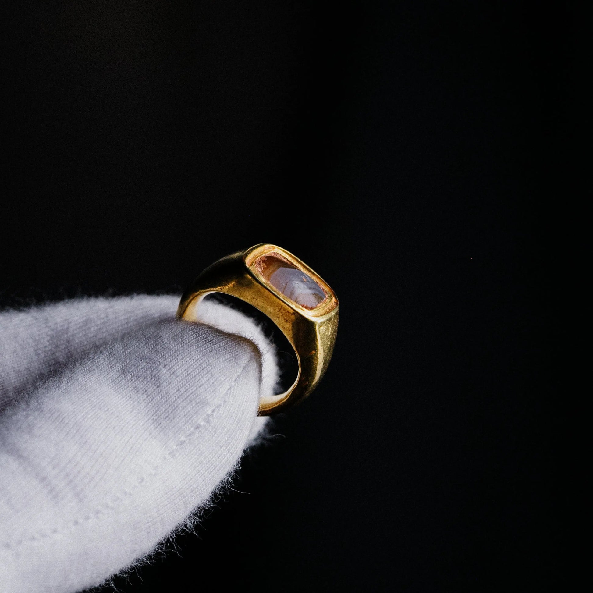 Byzantine Gold Ring with Banded Agate Cabochon – “Anastasius” (6th c. AD) – EU 50 / US 5.25 Aurora Antiqua