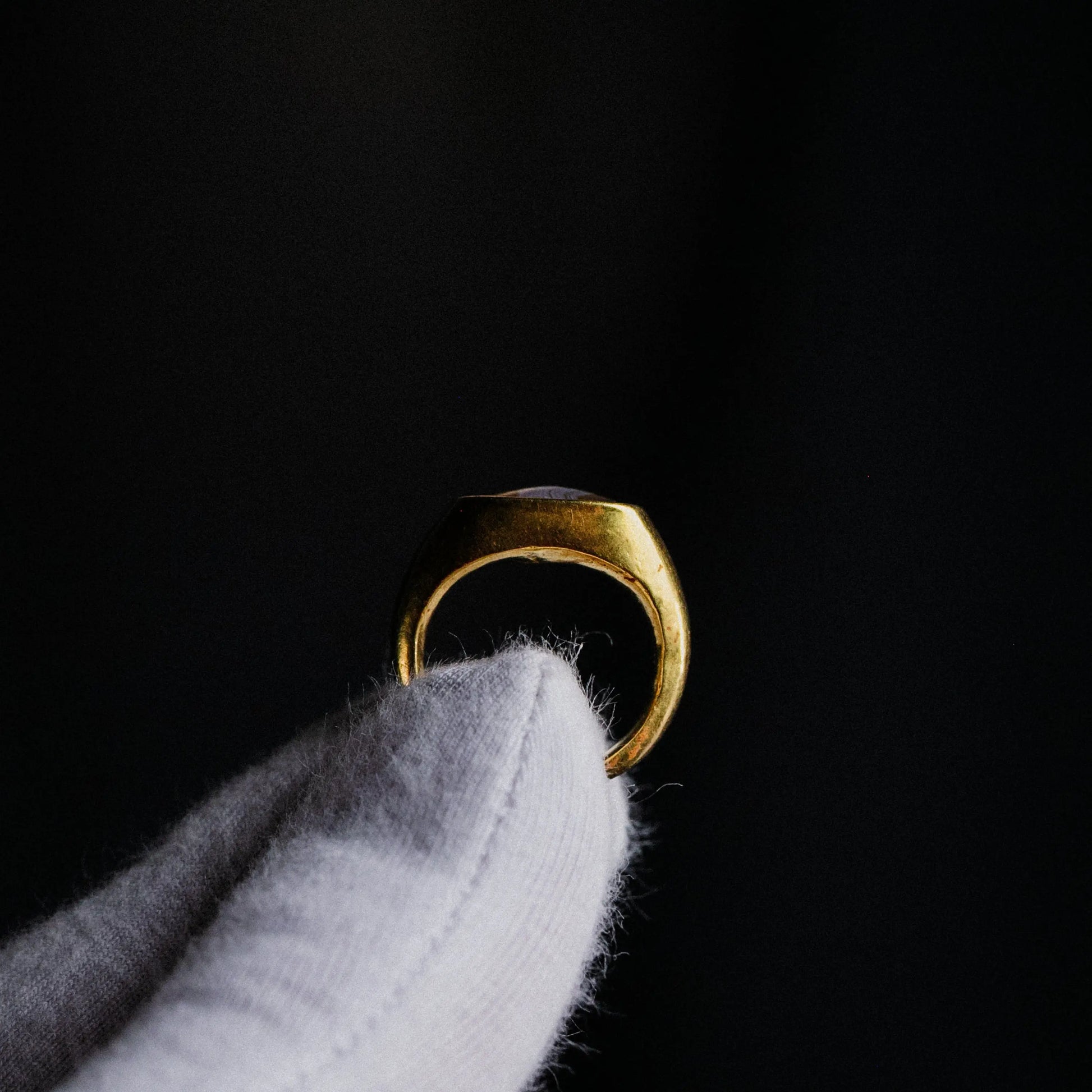 Byzantine Gold Ring with Banded Agate Cabochon – “Anastasius” (6th c. AD) – EU 50 / US 5.25 Aurora Antiqua