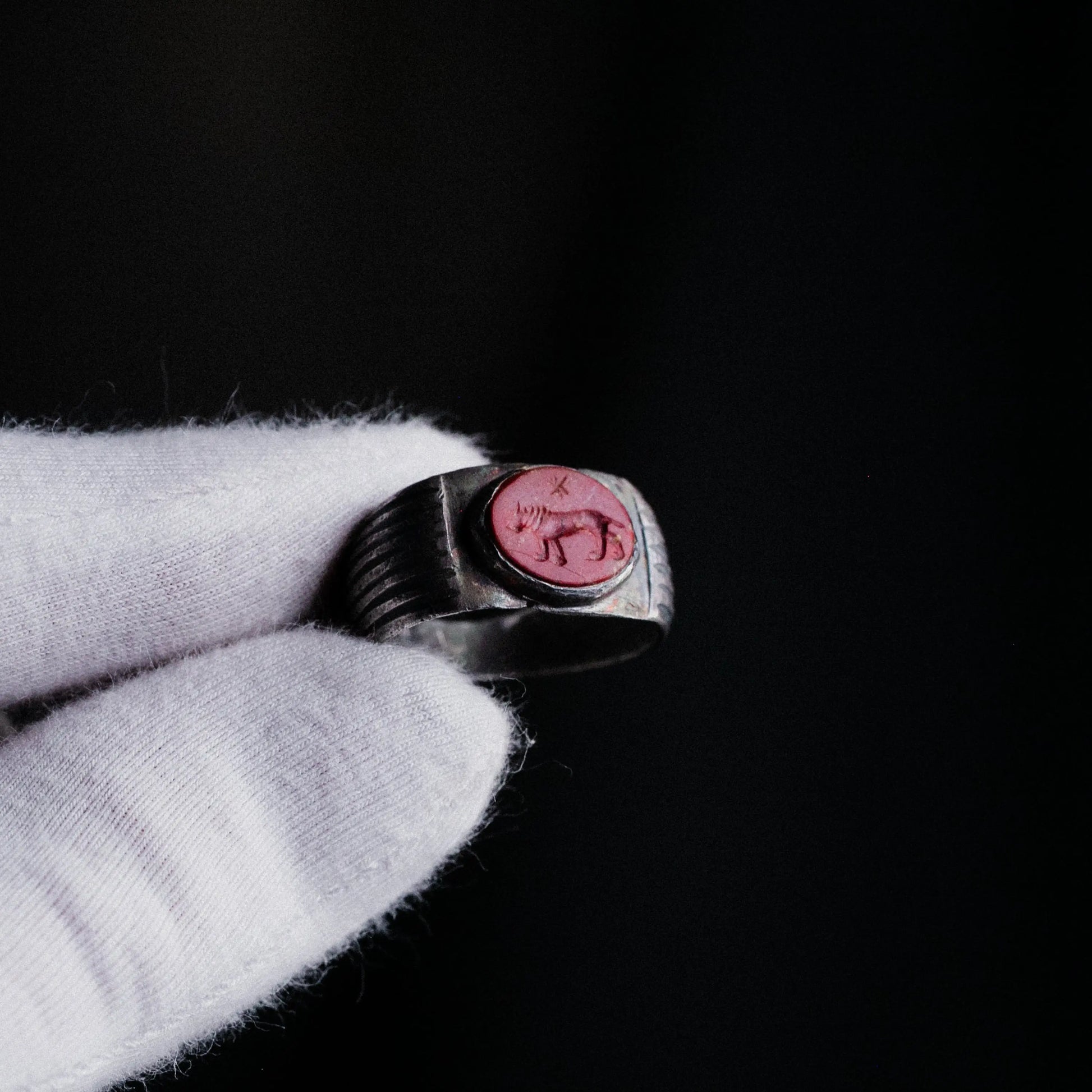 Eastern Roman / Sasanian Silver Ring with Red Jasper Intaglio – “Leo Astralis” (5th–6th c. AD) – EU 59 / US 9 - Aurora Antiqua