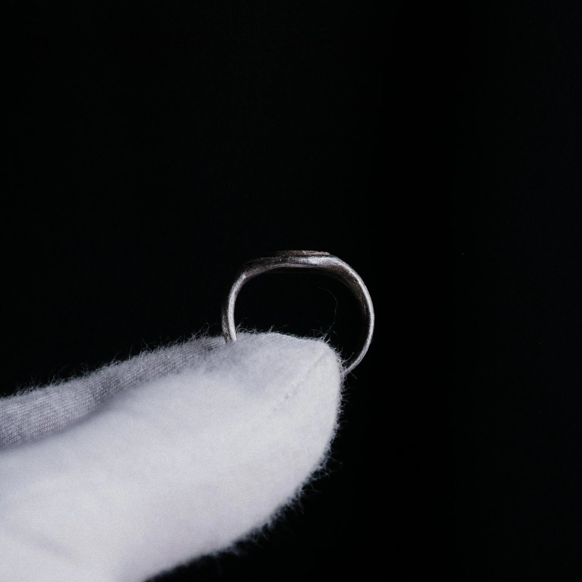 Roman Silver Ring with Cream Stone Intaglio of Horse – “Equitius” (1st–3rd c. AD) – EU 53.5 / US 6.75 Aurora Antiqua