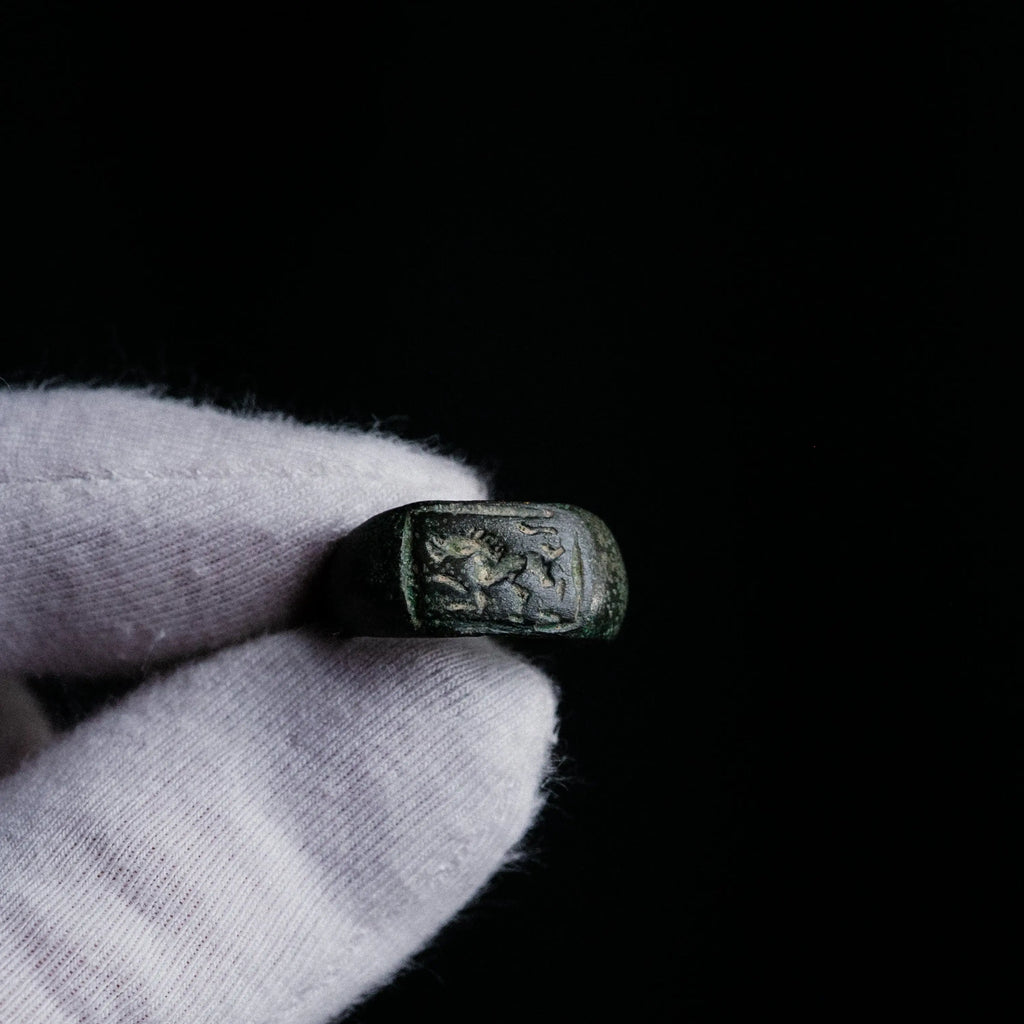 Roman Bronze Signet Ring with Horse Motif – “Equus Victor” (1st–3rd c. AD) – EU 47 / US 4.75 Aurora Antiqua