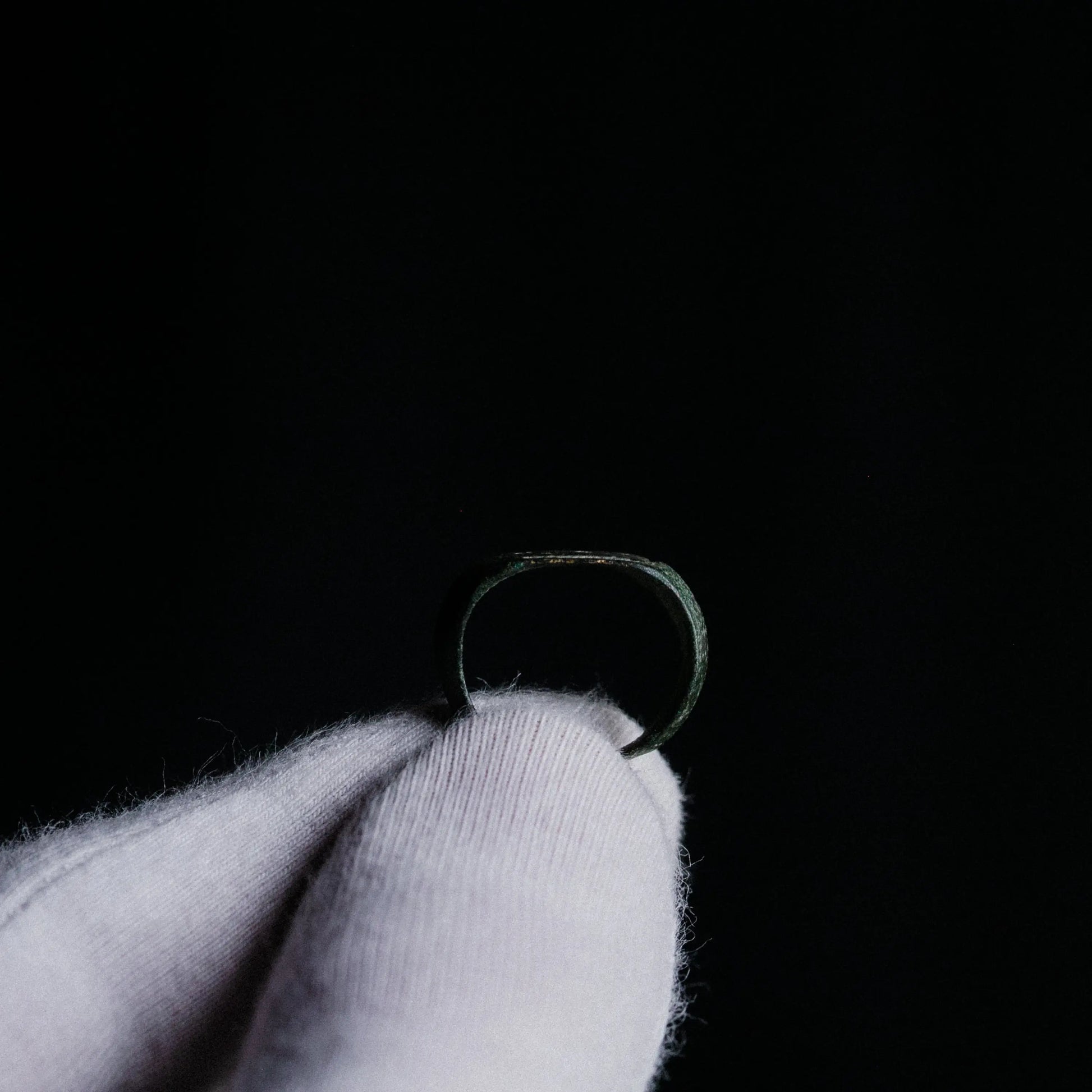 Roman Bronze Signet Ring with Horse Motif – “Equus Victor” (1st–3rd c. AD) – EU 47 / US 4.75 Aurora Antiqua