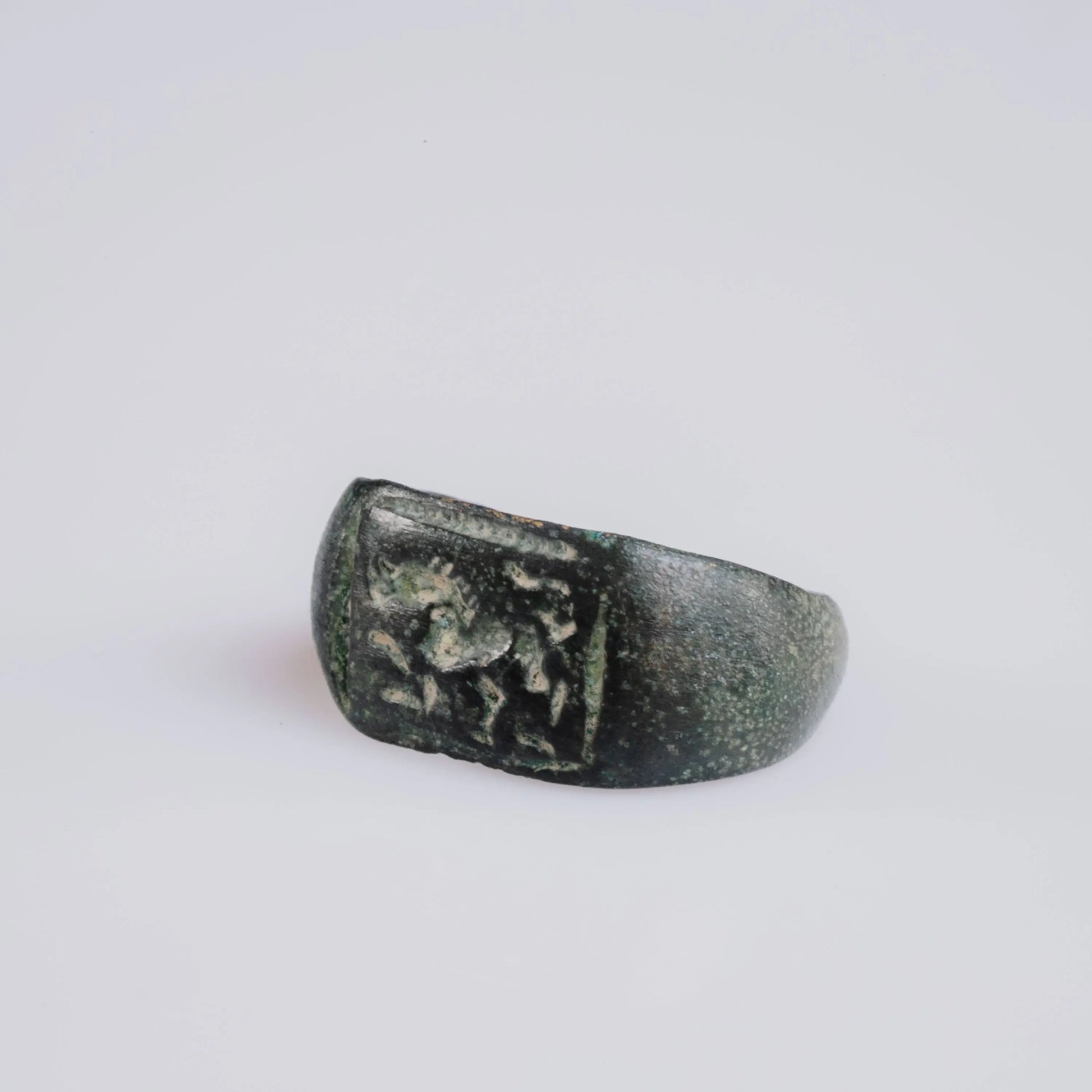 Roman Bronze Signet Ring with Horse Motif – “Equus Victor” (1st–3rd c. AD) – EU 47 / US 4.75 Aurora Antiqua