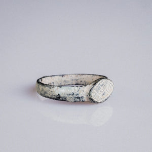 Roman Bronze Signet Ring with Geometric Intaglio – “Severus” (3rd–4th c. AD) – EU 54 / US 7 Aurora Antiqua