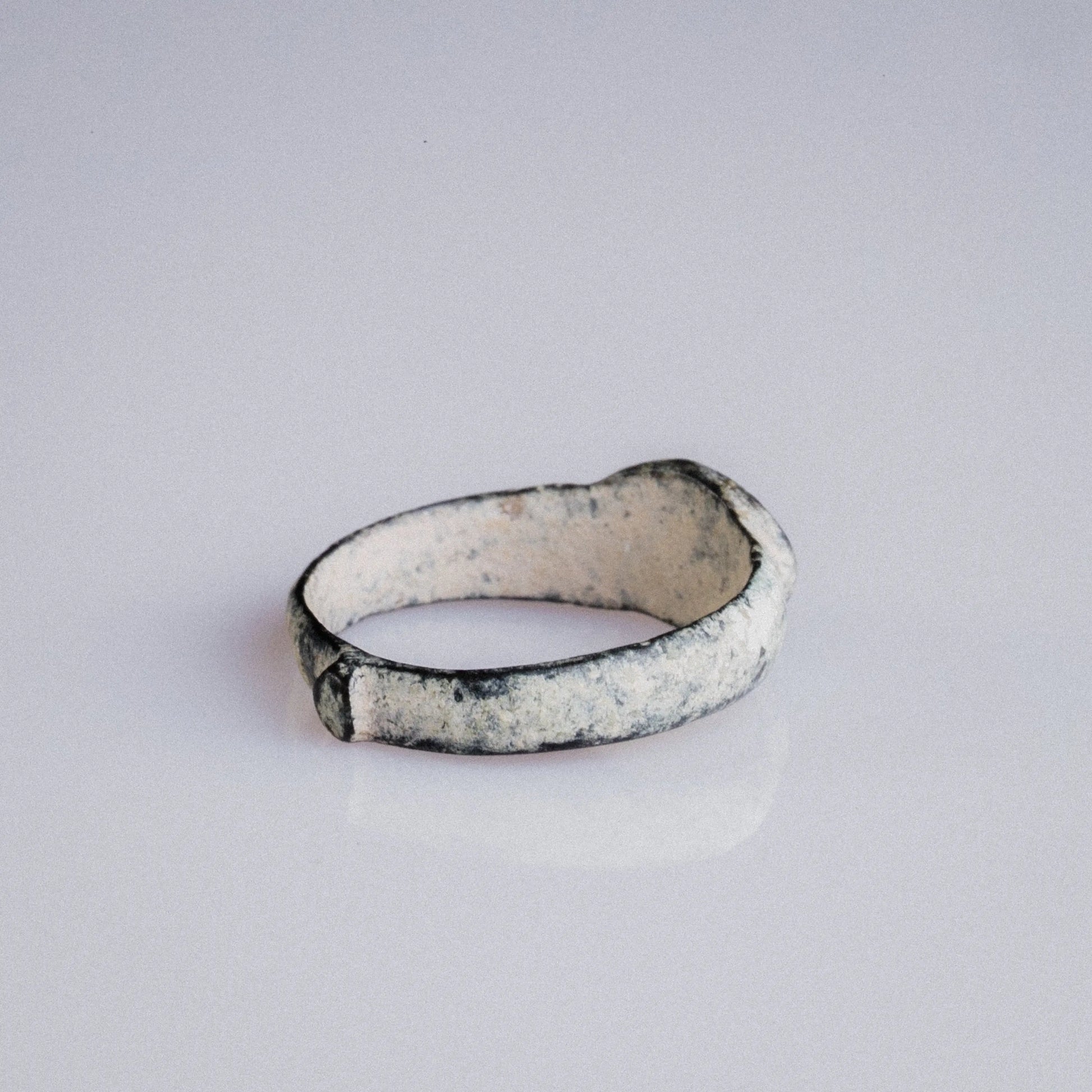 Roman Bronze Signet Ring with Geometric Intaglio – “Severus” (3rd–4th c. AD) – EU 54 / US 7 Aurora Antiqua