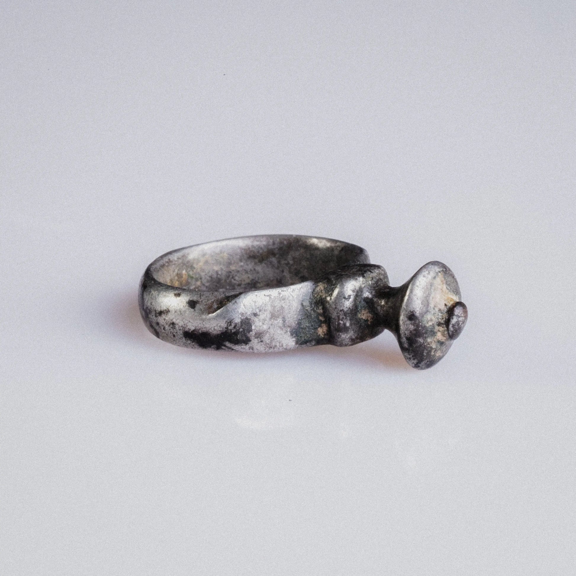 Medieval Silver Ring with Button Bezel – “Oswin” (9th–11th c. AD) – EU 47 / US 4.75 Aurora Antiqua