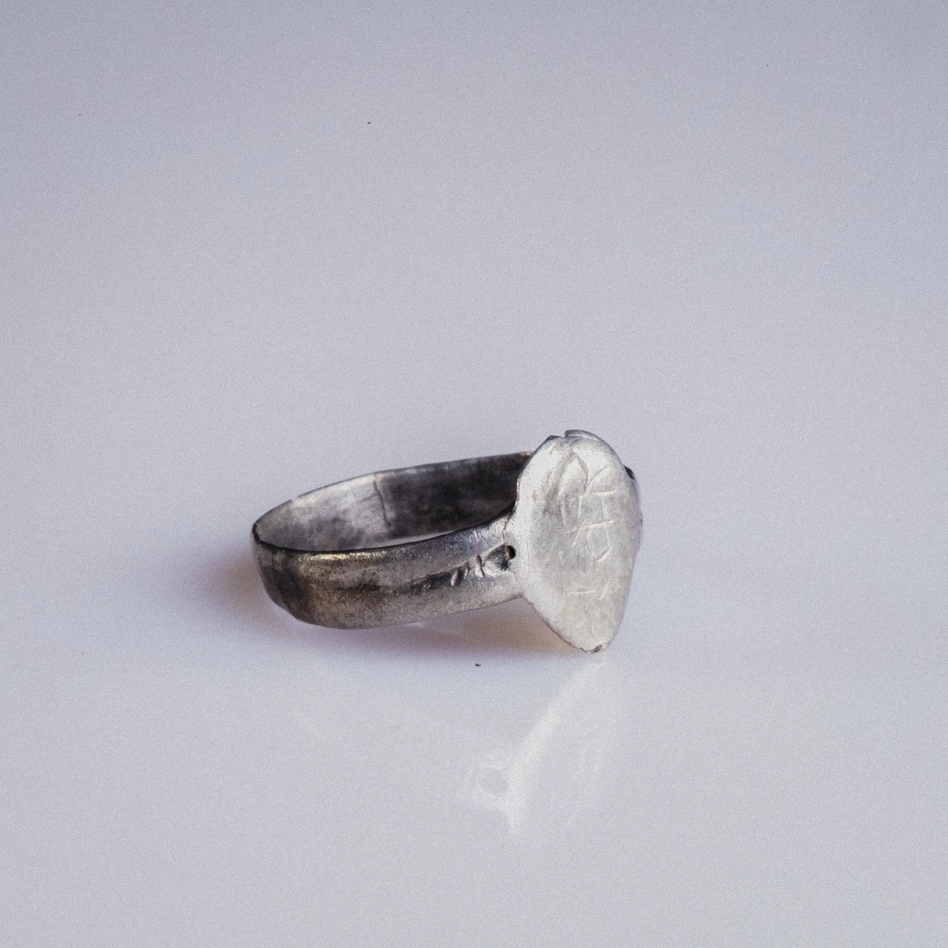 Medieval Silver Ring with Tear-Shaped Bezel – “Eadric” (9th–12th c. AD) – EU 49 / US 5 Aurora Antiqua