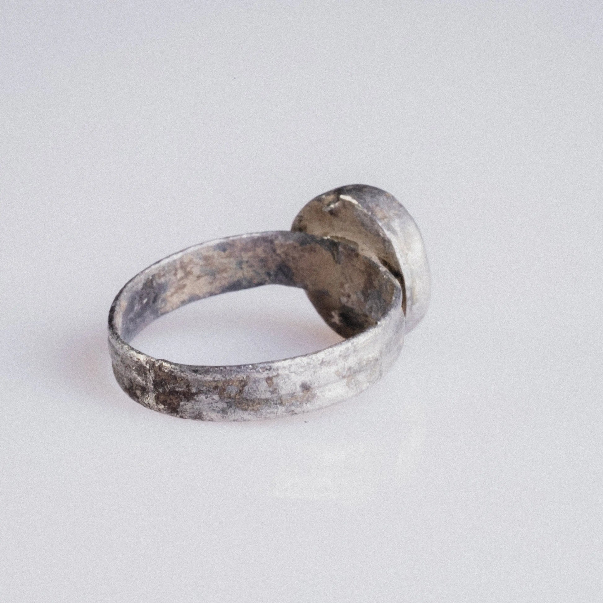 Early Medieval Silver Ring with Glass Inlay – “Corvin” (6th–9th c. AD) – EU 60 / US 9.25 Aurora Antiqua