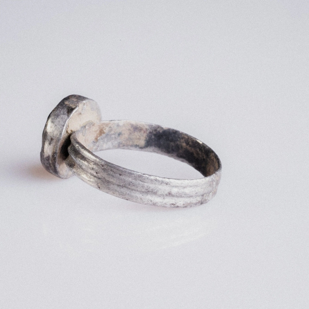 Early Medieval Silver Ring with Glass Inlay – “Corvin” (6th–9th c. AD) – EU 60 / US 9.25 Aurora Antiqua