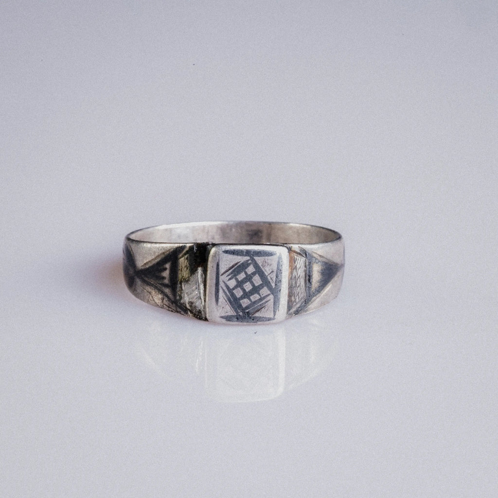Early Medieval Silver Ring with Grid-Pattern Bezel – “Alaric” (6th–10th c. AD) – EU 57 / US 8.5 - Aurora Antiqua