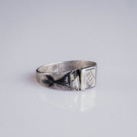 Early Medieval Silver Ring with Grid-Pattern Bezel – “Alaric” (6th–10th c. AD) – EU 57 / US 8.5 - Aurora Antiqua