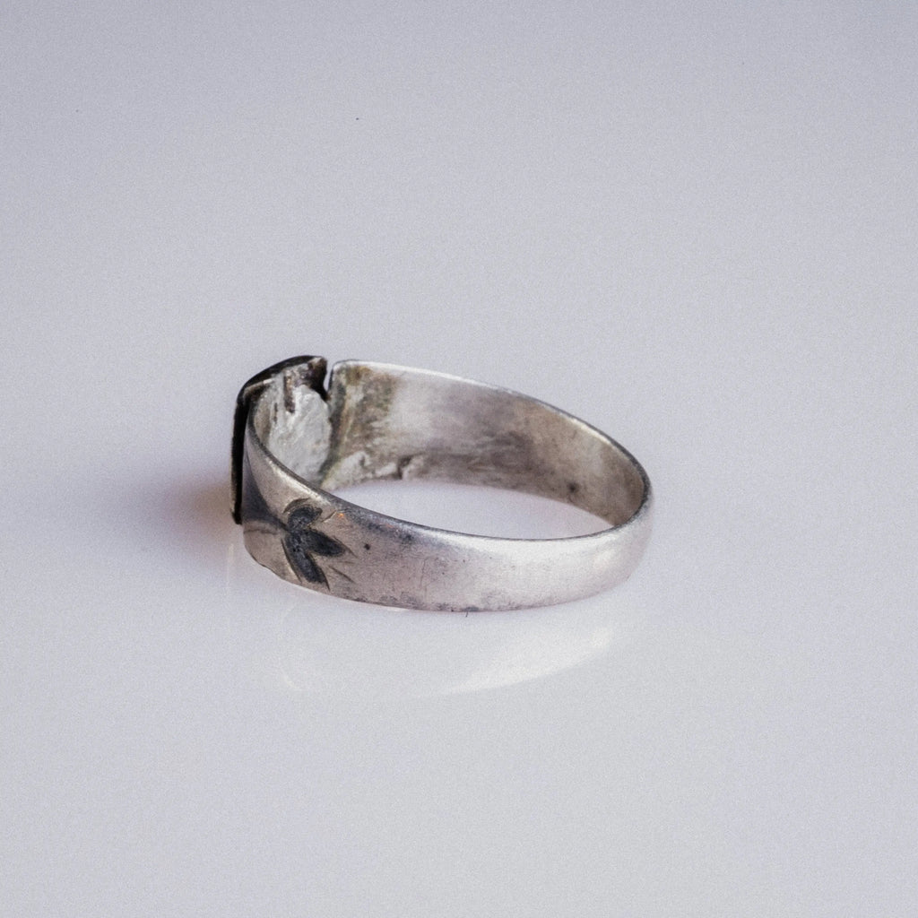 Early Medieval Silver Ring with Grid-Pattern Bezel – “Alaric” (6th–10th c. AD) – EU 57 / US 8.5 - Aurora Antiqua