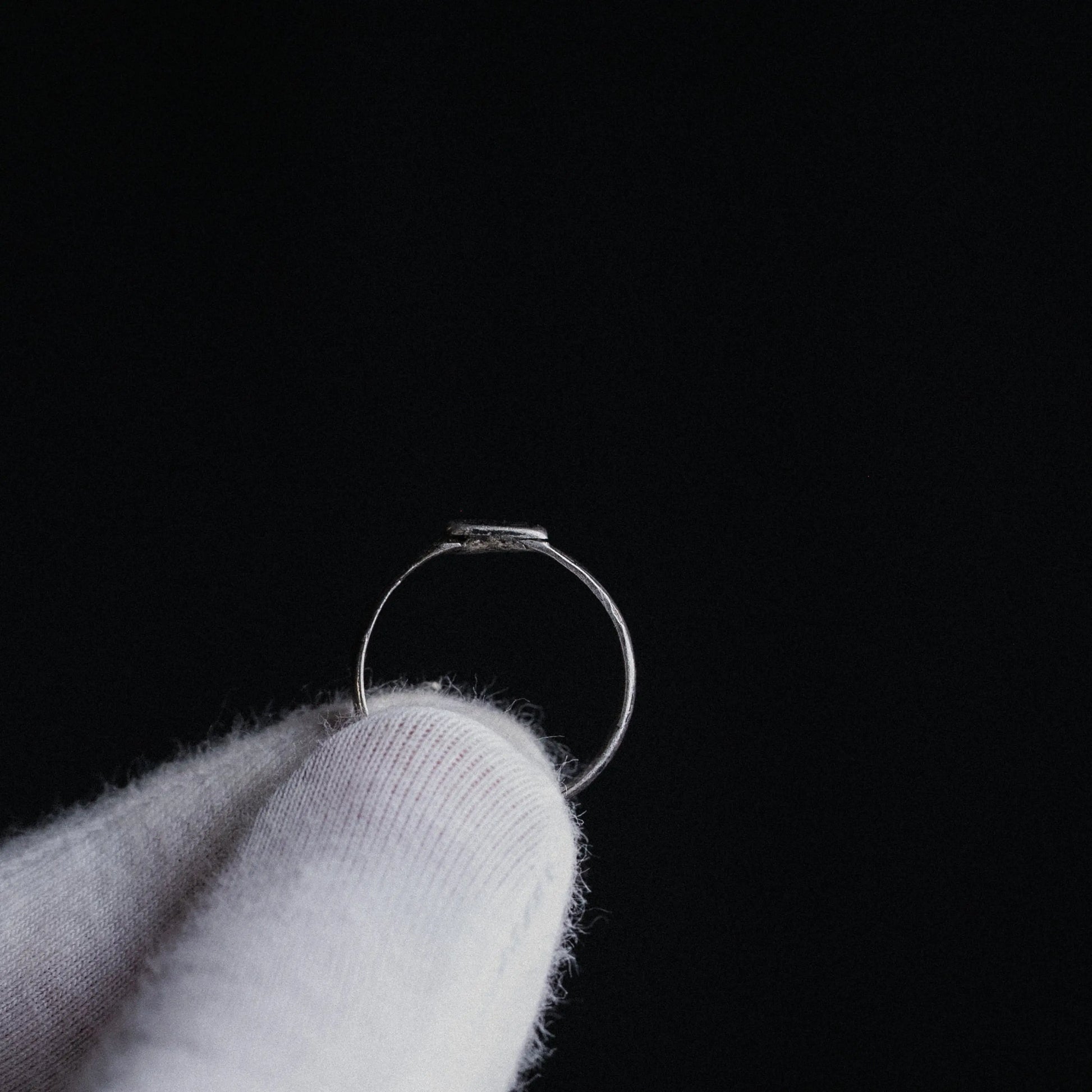 Early Medieval Silver Ring with Grid-Pattern Bezel – “Alaric” (6th–10th c. AD) – EU 57 / US 8.5 - Aurora Antiqua