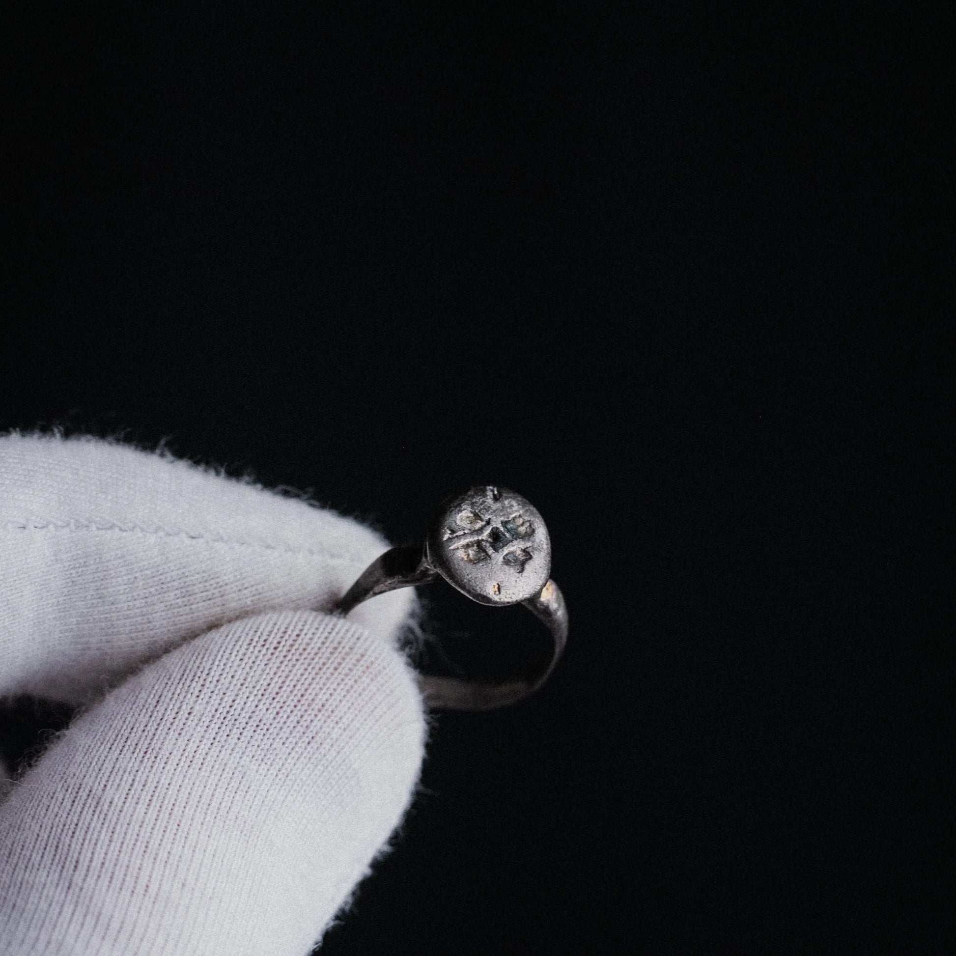 Early Medieval Silver Ring with Cross Motif – “Ward” (9th–12th c. AD) – EU 51 / US 5.75 Aurora Antiqua