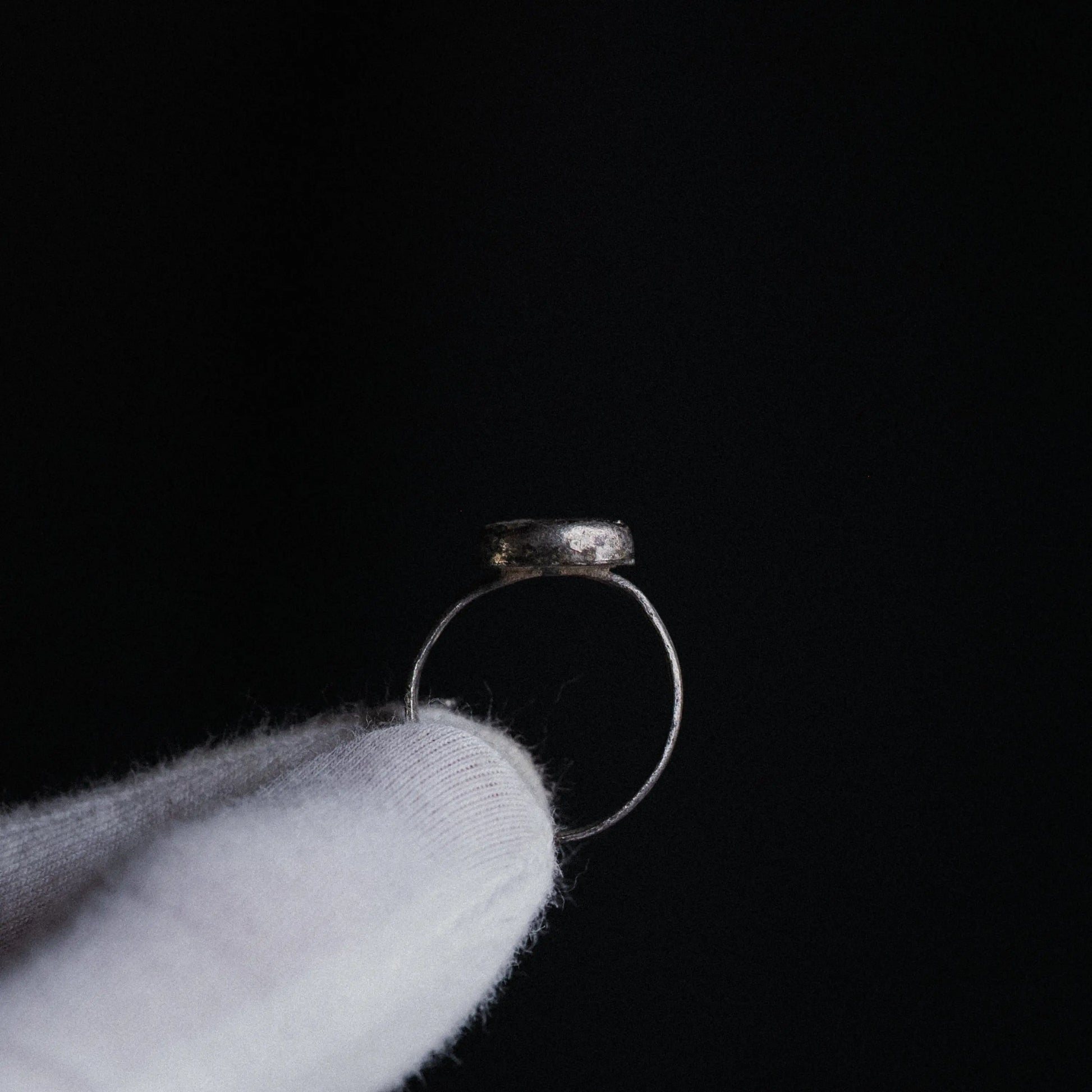 Early Medieval Silver Ring with Glass Inlay – “Corvin” (6th–9th c. AD) – EU 60 / US 9.25 Aurora Antiqua