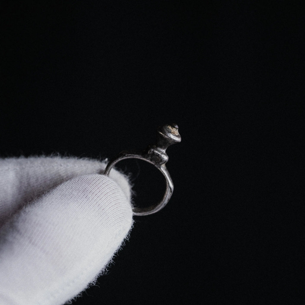 Medieval Silver Ring with Button Bezel – “Oswin” (9th–11th c. AD) – EU 47 / US 4.75 Aurora Antiqua
