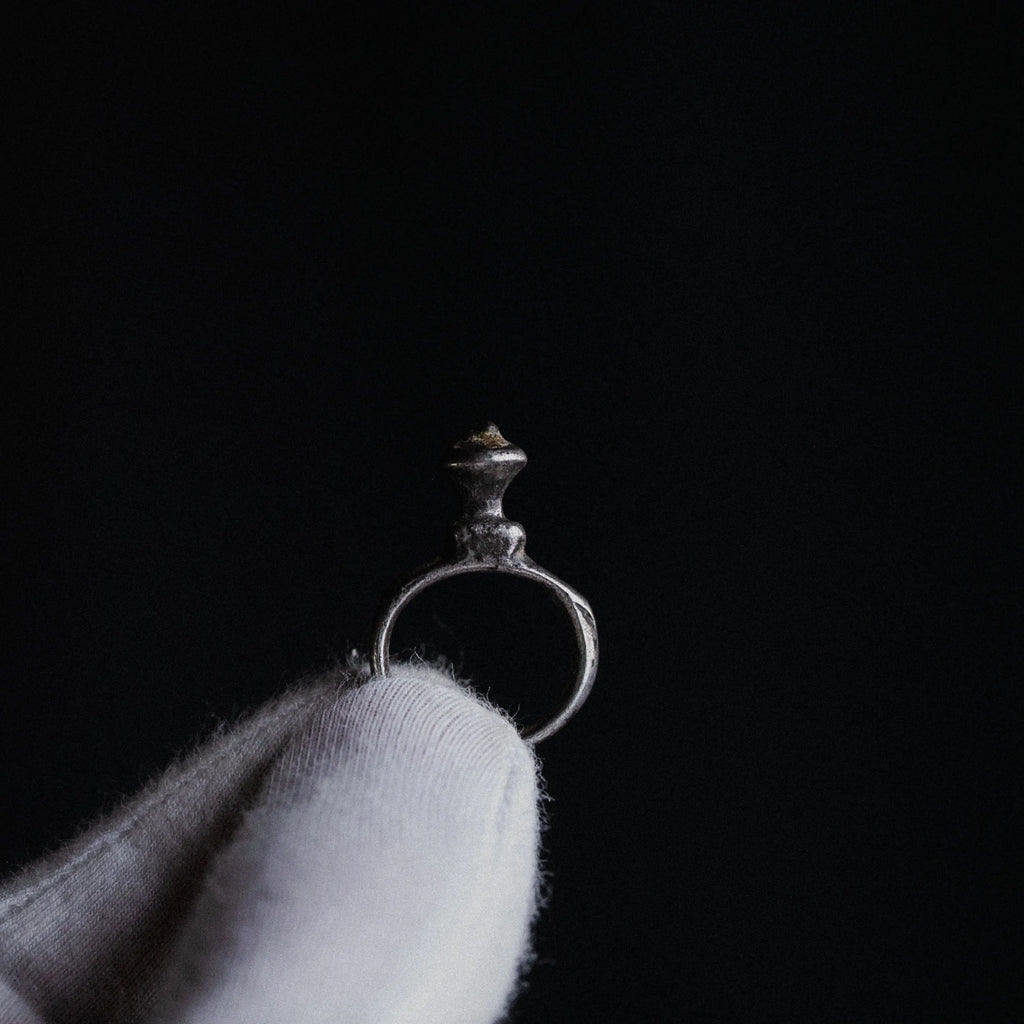 Medieval Silver Ring with Button Bezel – “Oswin” (9th–11th c. AD) – EU 47 / US 4.75 Aurora Antiqua