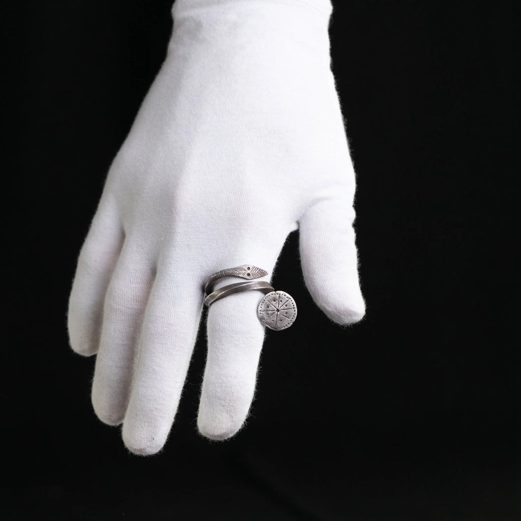 Medieval Silver Serpent-Amulet Ring with Sunburst Seal – “Serapis” (12th–14th c. AD) – EU 62 / US 10 Aurora Antiqua