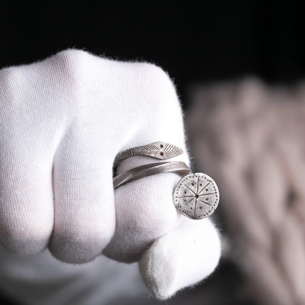 Medieval Silver Serpent-Amulet Ring with Sunburst Seal – “Serapis” (12th–14th c. AD) – EU 62 / US 10 Aurora Antiqua