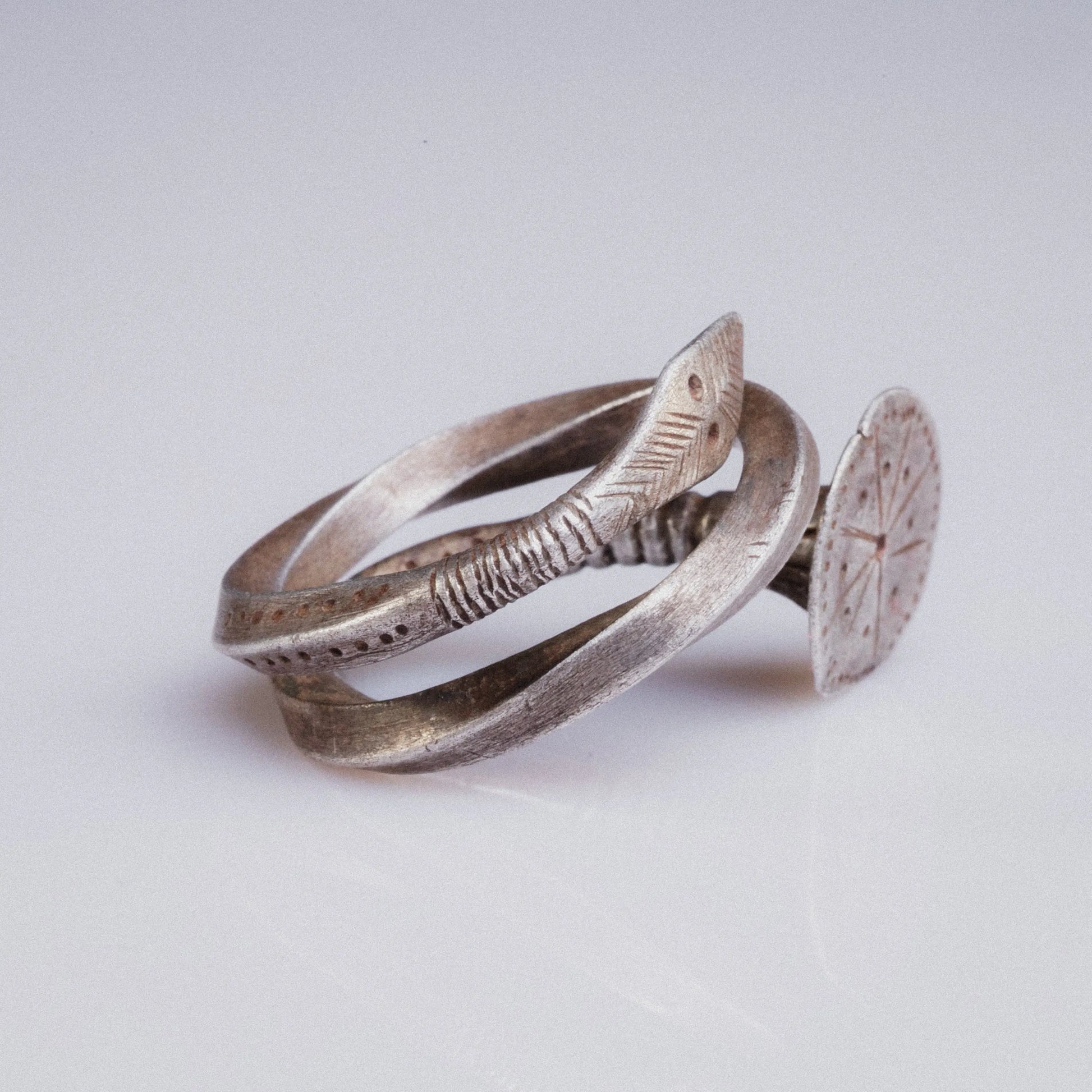 Medieval Silver Serpent-Amulet Ring with Sunburst Seal – “Serapis” (12th–14th c. AD) – EU 62 / US 10 Aurora Antiqua