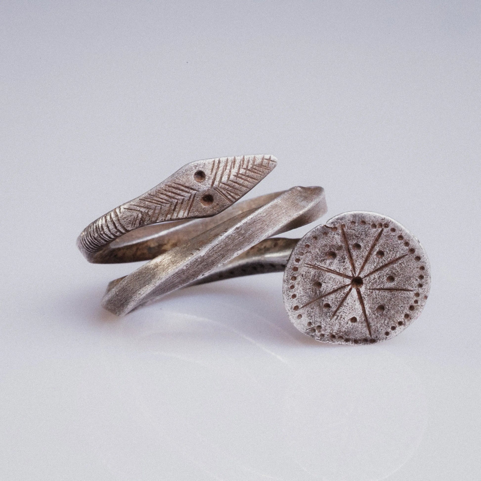 Medieval Silver Serpent-Amulet Ring with Sunburst Seal – “Serapis” (12th–14th c. AD) – EU 62 / US 10 Aurora Antiqua