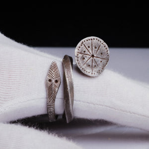 Medieval Silver Serpent-Amulet Ring with Sunburst Seal – “Serapis” (12th–14th c. AD) – EU 62 / US 10 Aurora Antiqua
