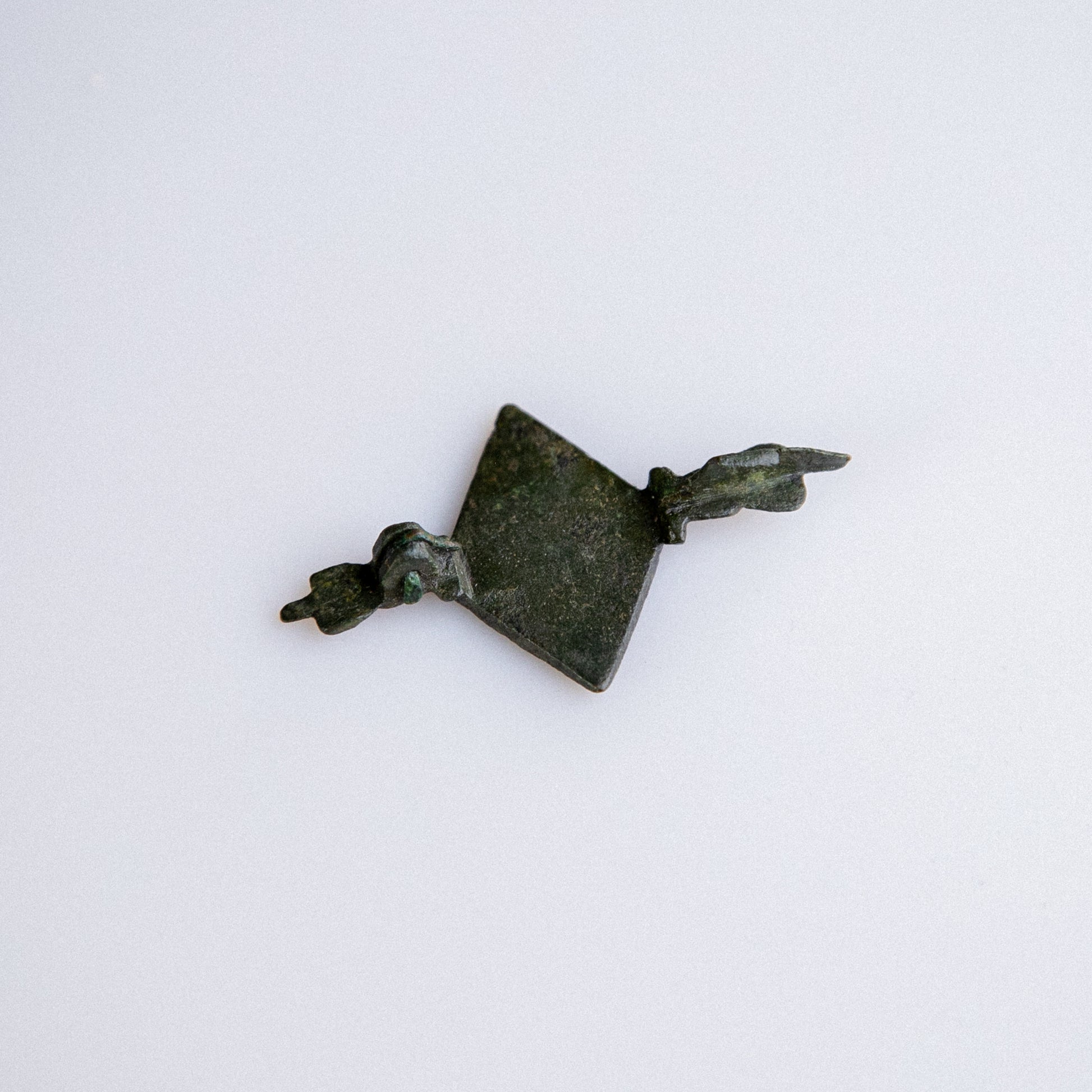Roman Bronze Turtle-Head Fibula with Enamel Inlay – “Lucius” (2nd c. AD) Aurora Antiqua