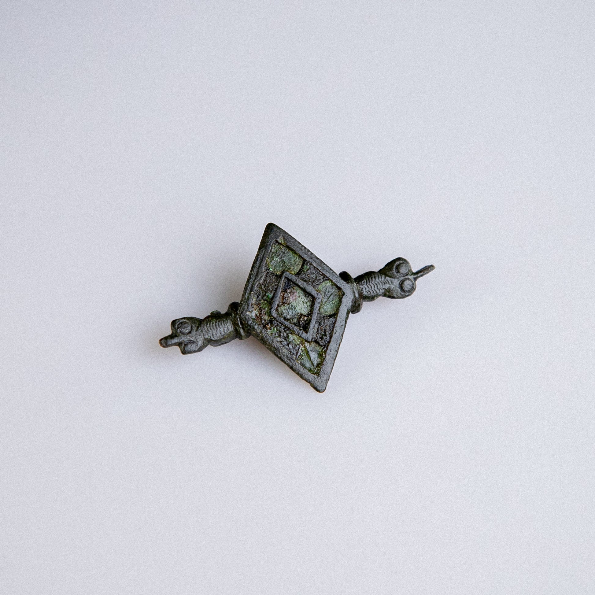 Roman Bronze Turtle-Head Fibula with Enamel Inlay – “Lucius” (2nd c. AD) Aurora Antiqua