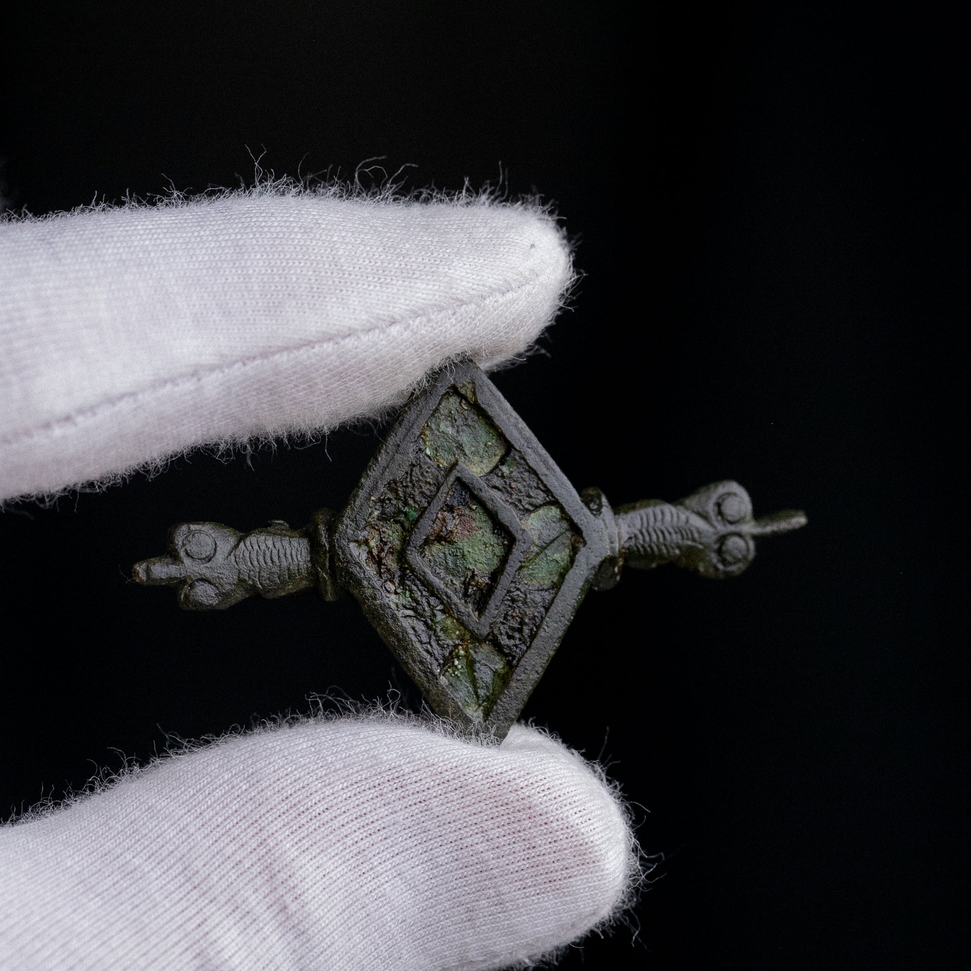 Roman Bronze Turtle-Head Fibula with Enamel Inlay – “Lucius” (2nd c. AD) Aurora Antiqua
