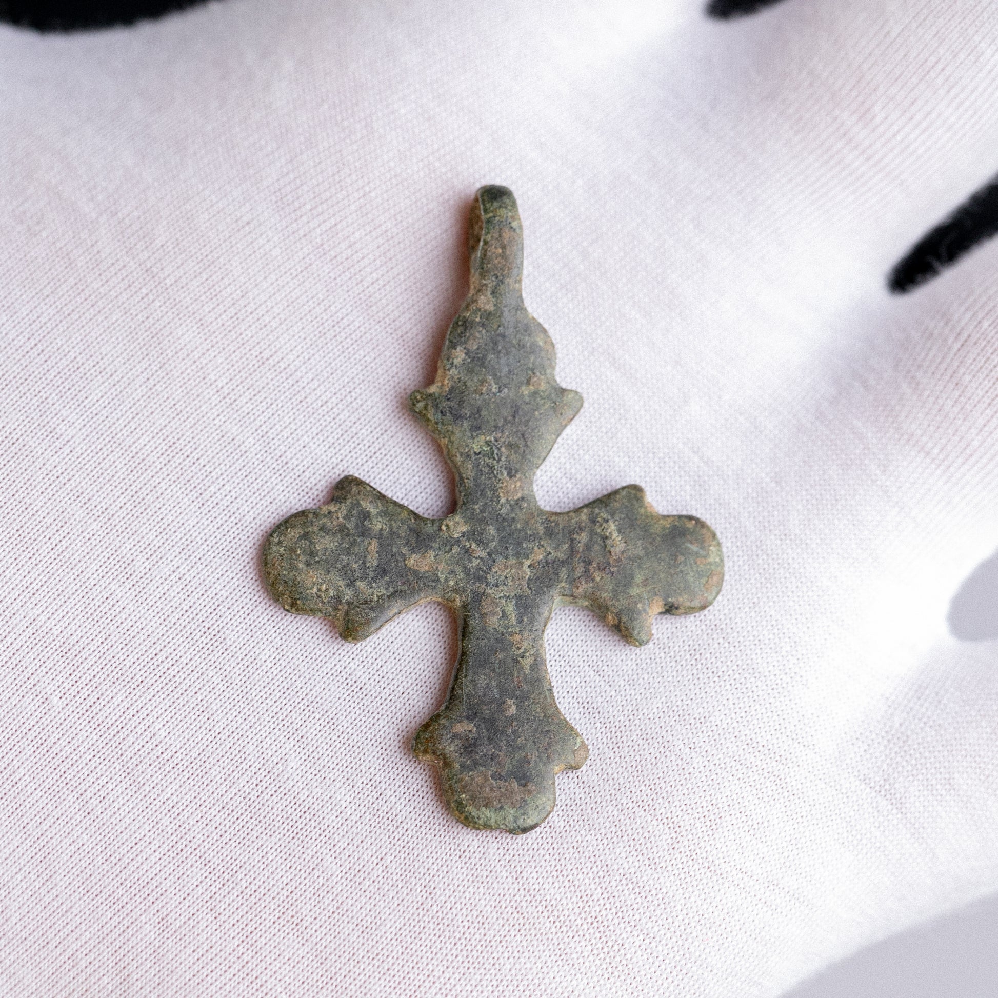 Medieval Bronze Cross Pendant – “Oswin” (11th–13th c. AD) Aurora Antiqua