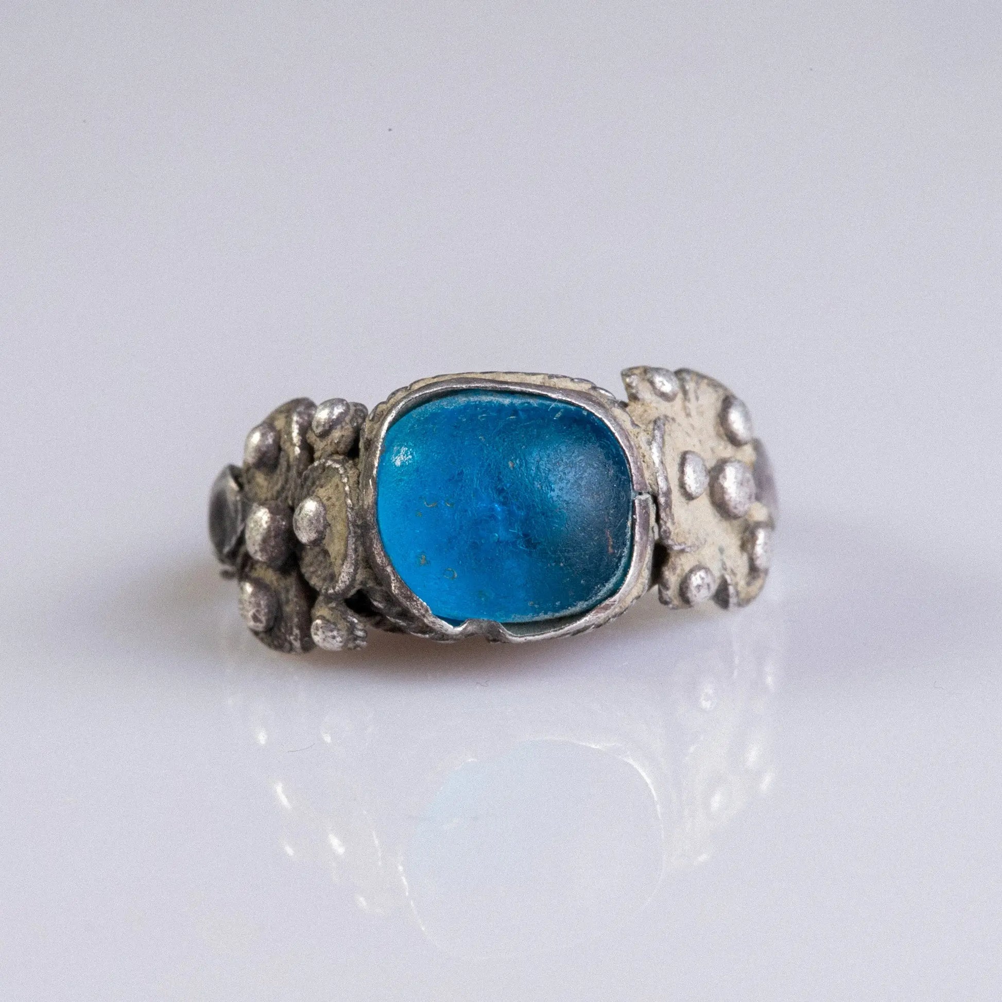 Early Medieval Silver Ring with Blue Glass Inlay – “Nadir” (9th–13th c. AD) – EU 59 / US 8.75 Aurora Antiqua