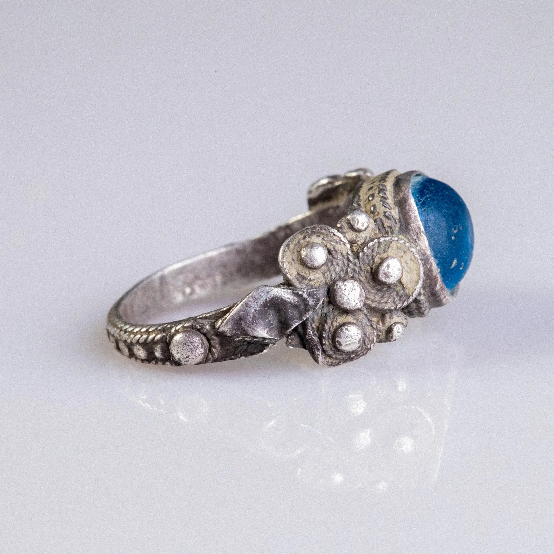 Early Medieval Silver Ring with Blue Glass Inlay – “Nadir” (9th–13th c. AD) – EU 59 / US 8.75 Aurora Antiqua