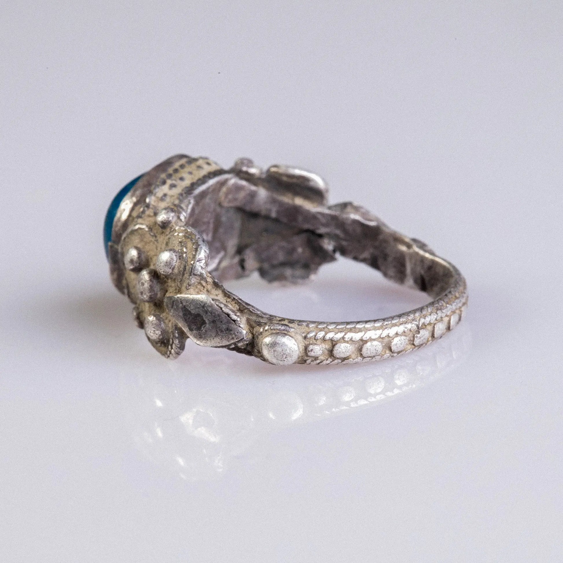 Early Medieval Silver Ring with Blue Glass Inlay – “Nadir” (9th–13th c. AD) – EU 59 / US 8.75 Aurora Antiqua