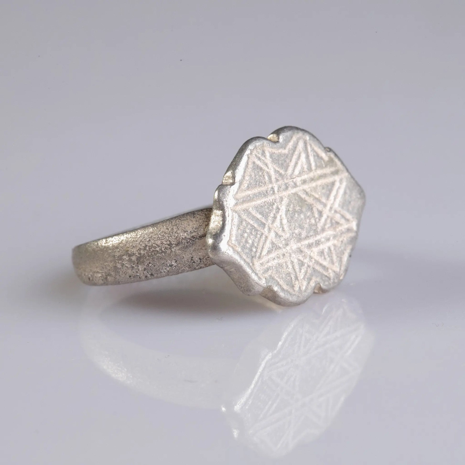 Medieval Silver Ring with Interlaced Star Motif – “Ivor” (12th–14th c. AD) – EU 55 / US 7.25 Aurora Antiqua