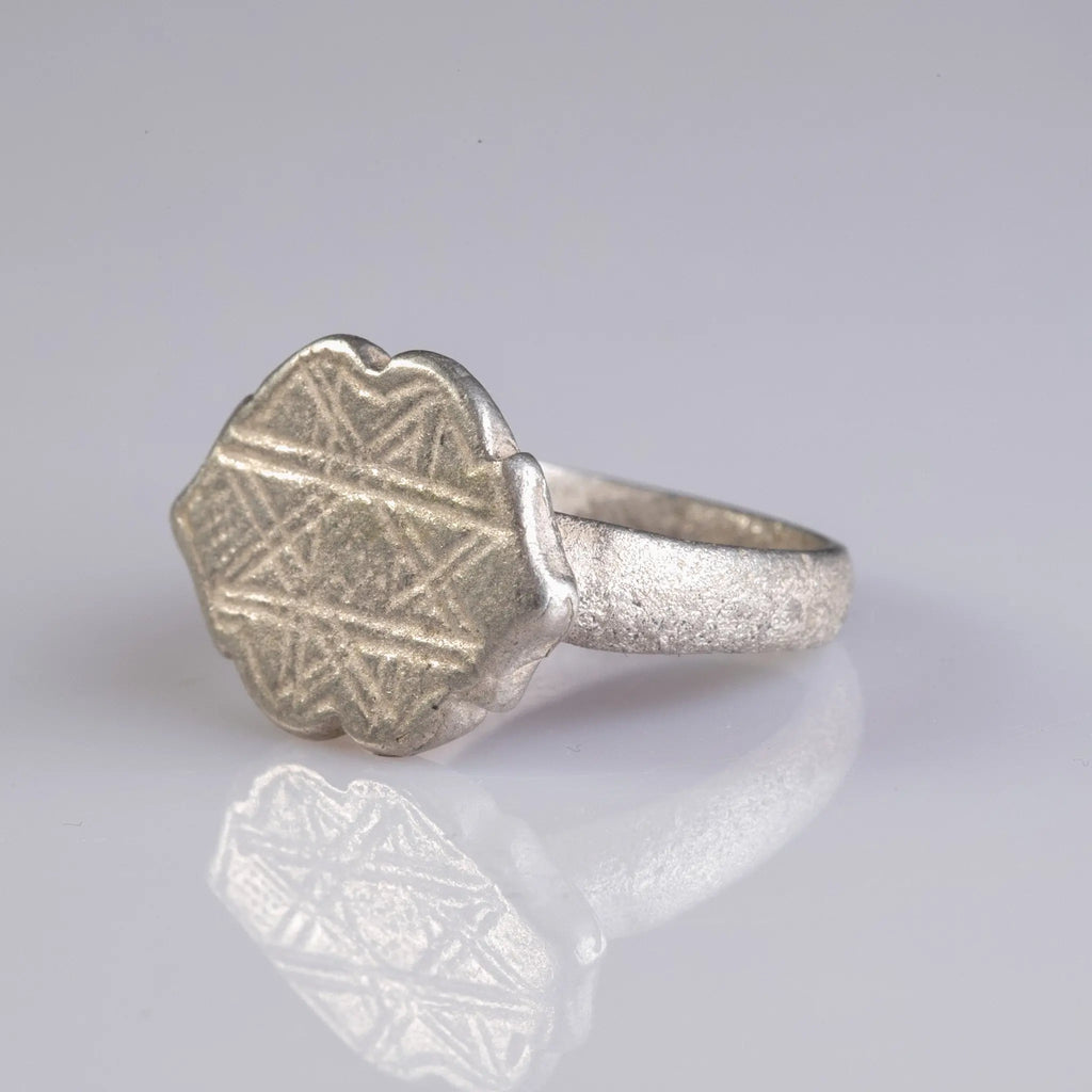 Medieval Silver Ring with Interlaced Star Motif – “Ivor” (12th–14th c. AD) – EU 55 / US 7.25 Aurora Antiqua