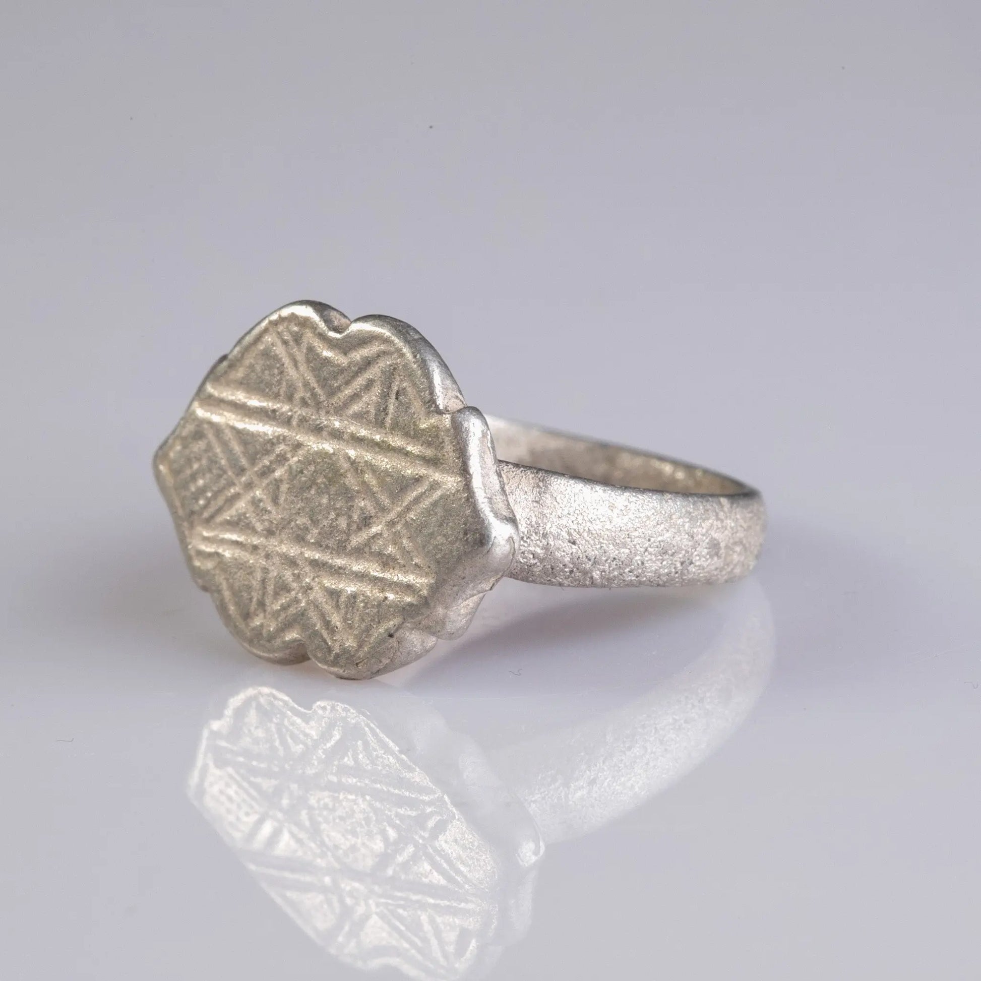 Medieval Silver Ring with Interlaced Star Motif – “Ivor” (12th–14th c. AD) – EU 55 / US 7.25 Aurora Antiqua
