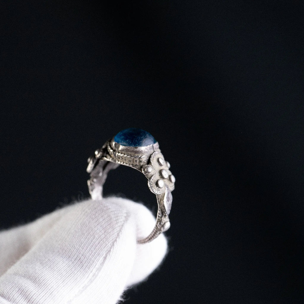 Early Medieval Silver Ring with Blue Glass Inlay – “Nadir” (9th–13th c. AD) – EU 59 / US 8.75 Aurora Antiqua