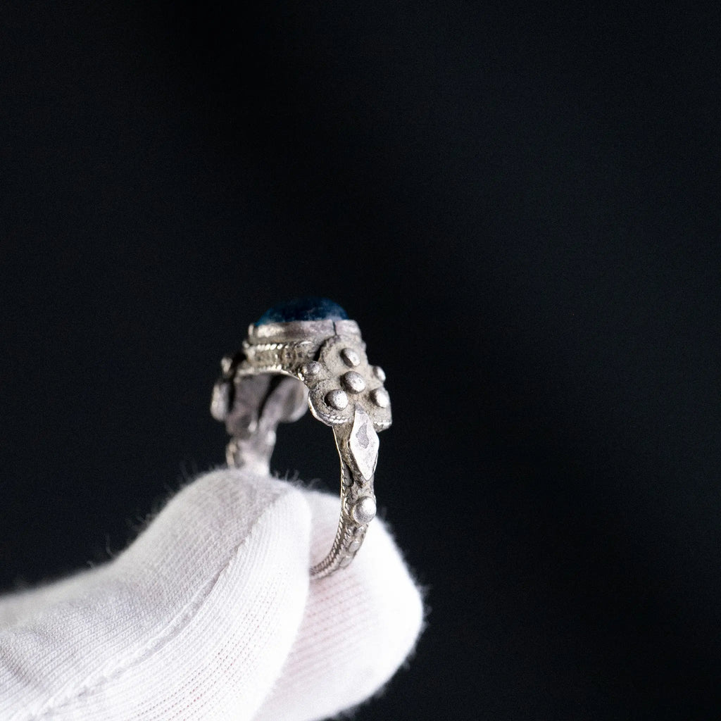 Early Medieval Silver Ring with Blue Glass Inlay – “Nadir” (9th–13th c. AD) – EU 59 / US 8.75 Aurora Antiqua