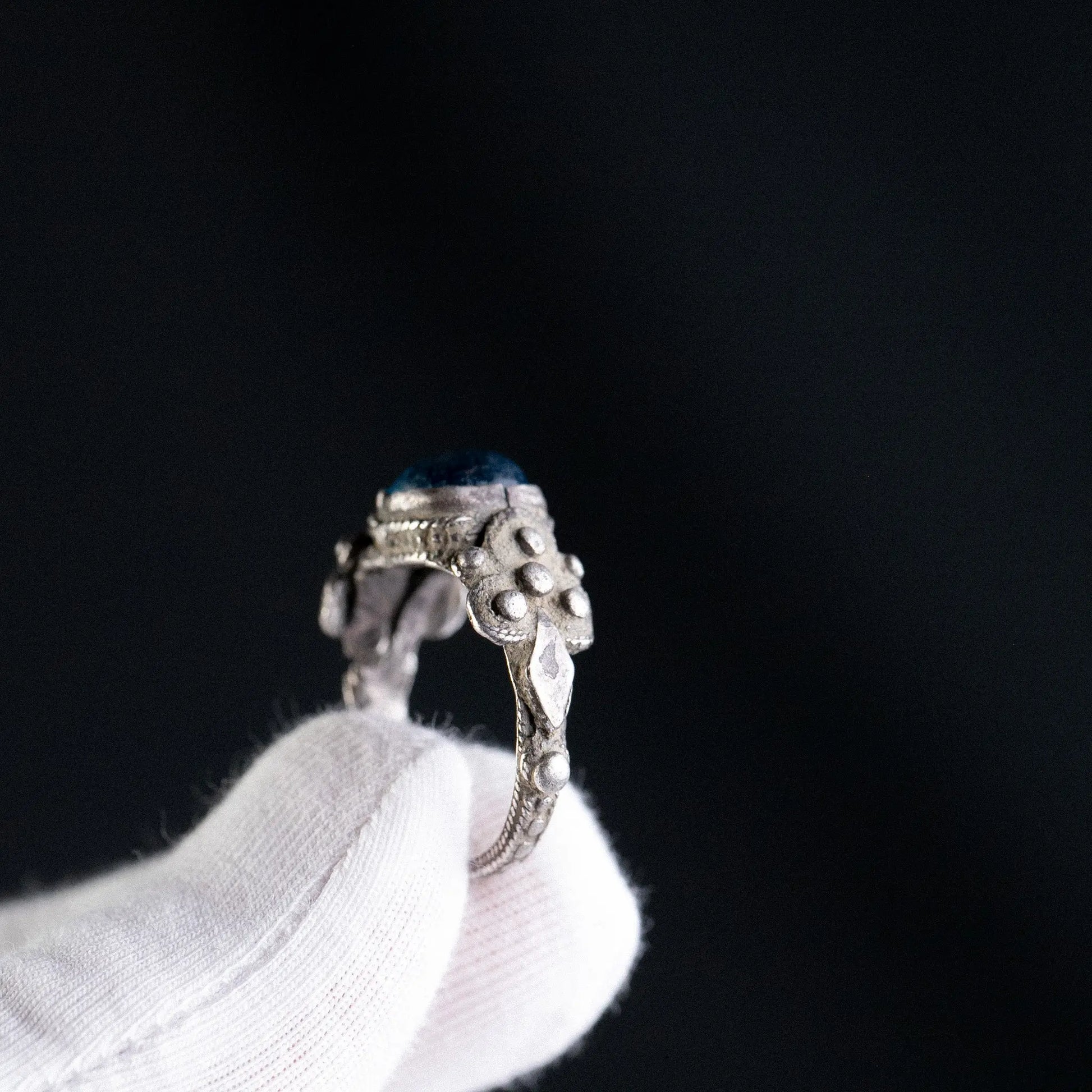 Early Medieval Silver Ring with Blue Glass Inlay – “Nadir” (9th–13th c. AD) – EU 59 / US 8.75 Aurora Antiqua