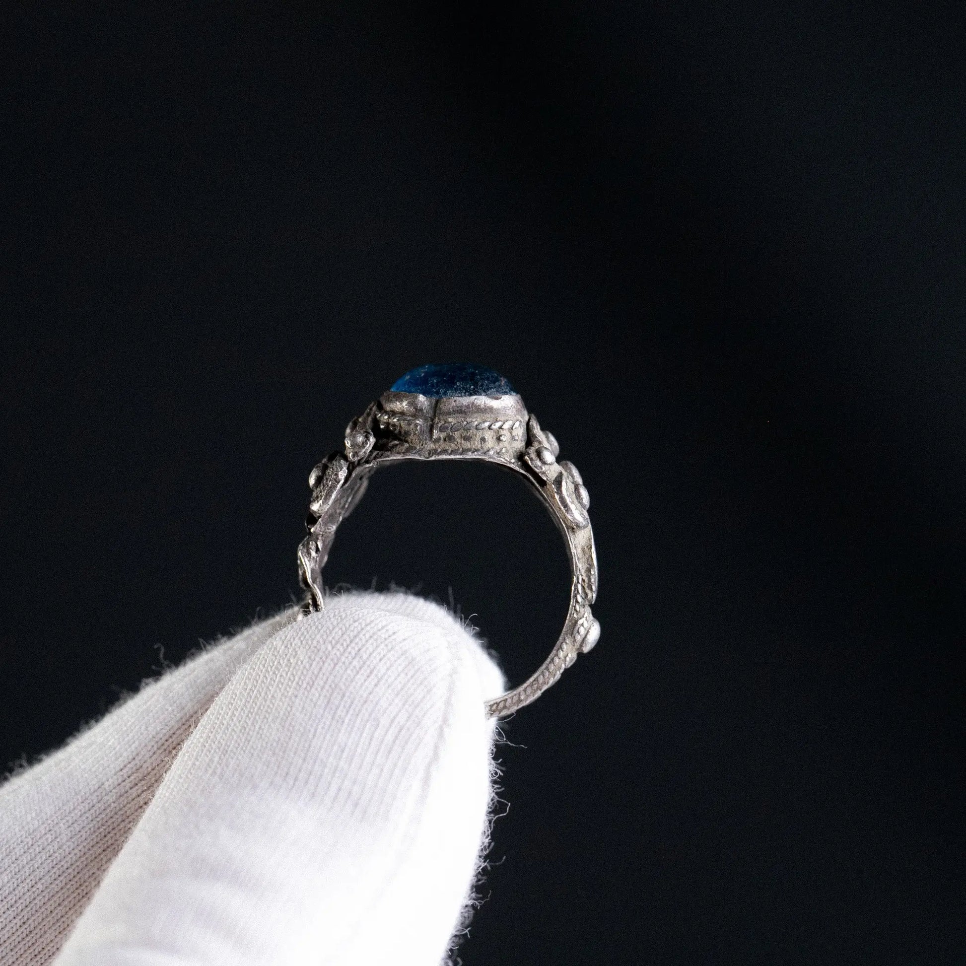 Early Medieval Silver Ring with Blue Glass Inlay – “Nadir” (9th–13th c. AD) – EU 59 / US 8.75 Aurora Antiqua