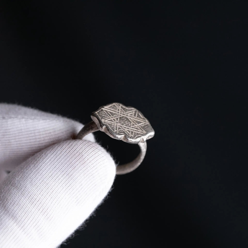 Medieval Silver Ring with Interlaced Star Motif – “Ivor” (12th–14th c. AD) – EU 55 / US 7.25 Aurora Antiqua