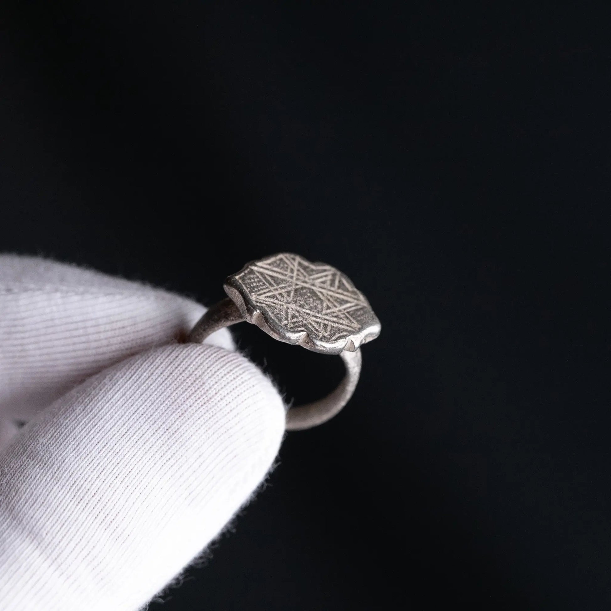 Medieval Silver Ring with Interlaced Star Motif – “Ivor” (12th–14th c. AD) – EU 55 / US 7.25 Aurora Antiqua