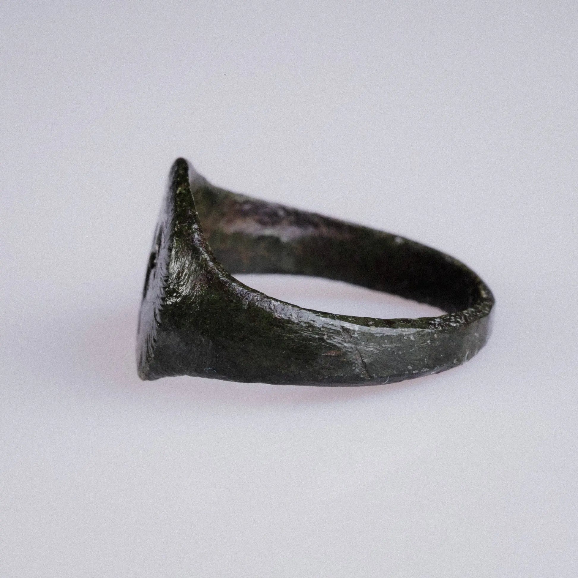 Medieval European Bronze Signet Ring with Bird Motif – “Eadric” (12th–15th c. AD) – EU 51 / US 5.75 Aurora Antiqua
