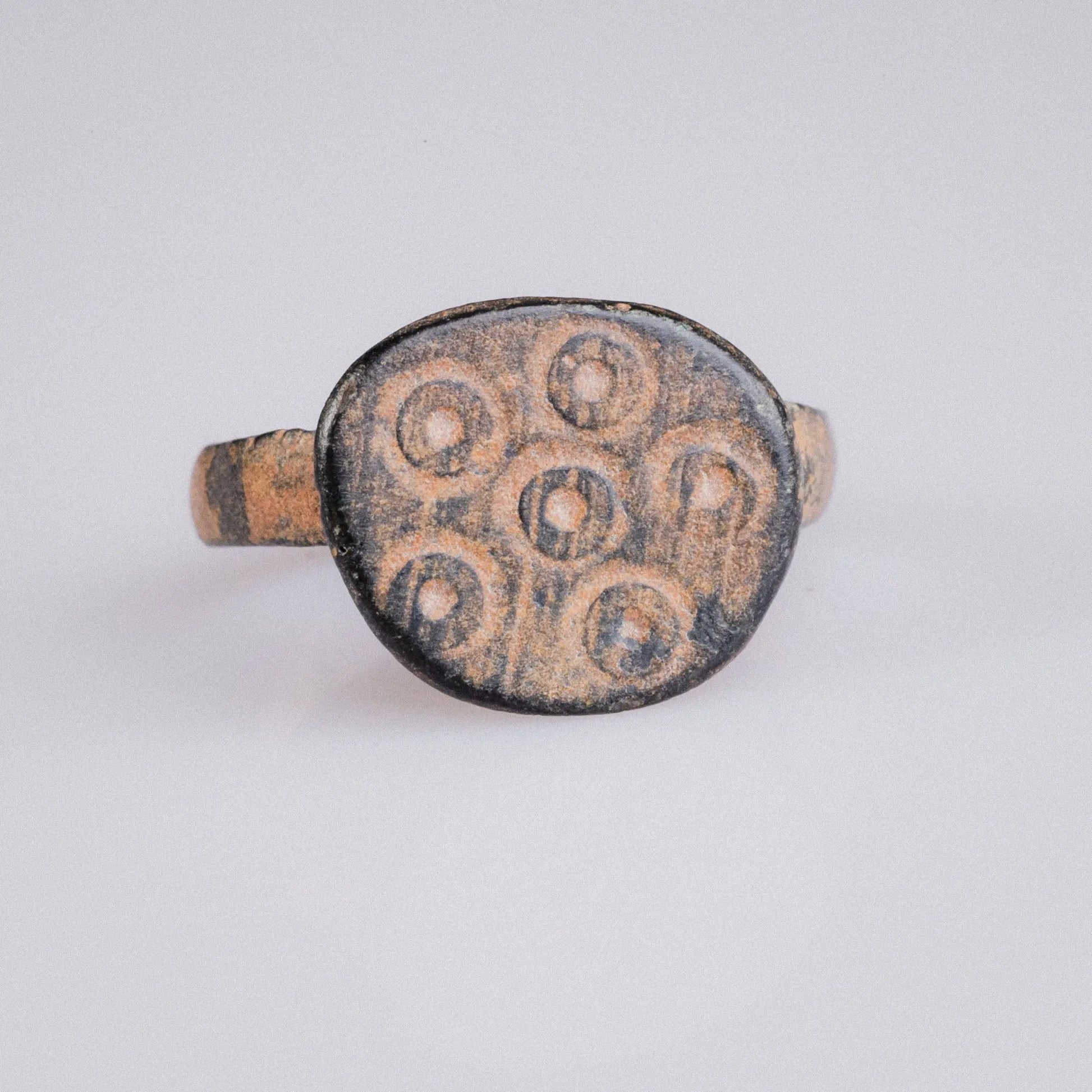Late Roman Bronze Signet Ring with Punch Dot Motif – “Vigil” (3rd–5th CE) – EU 49 / US 5 Aurora Antiqua