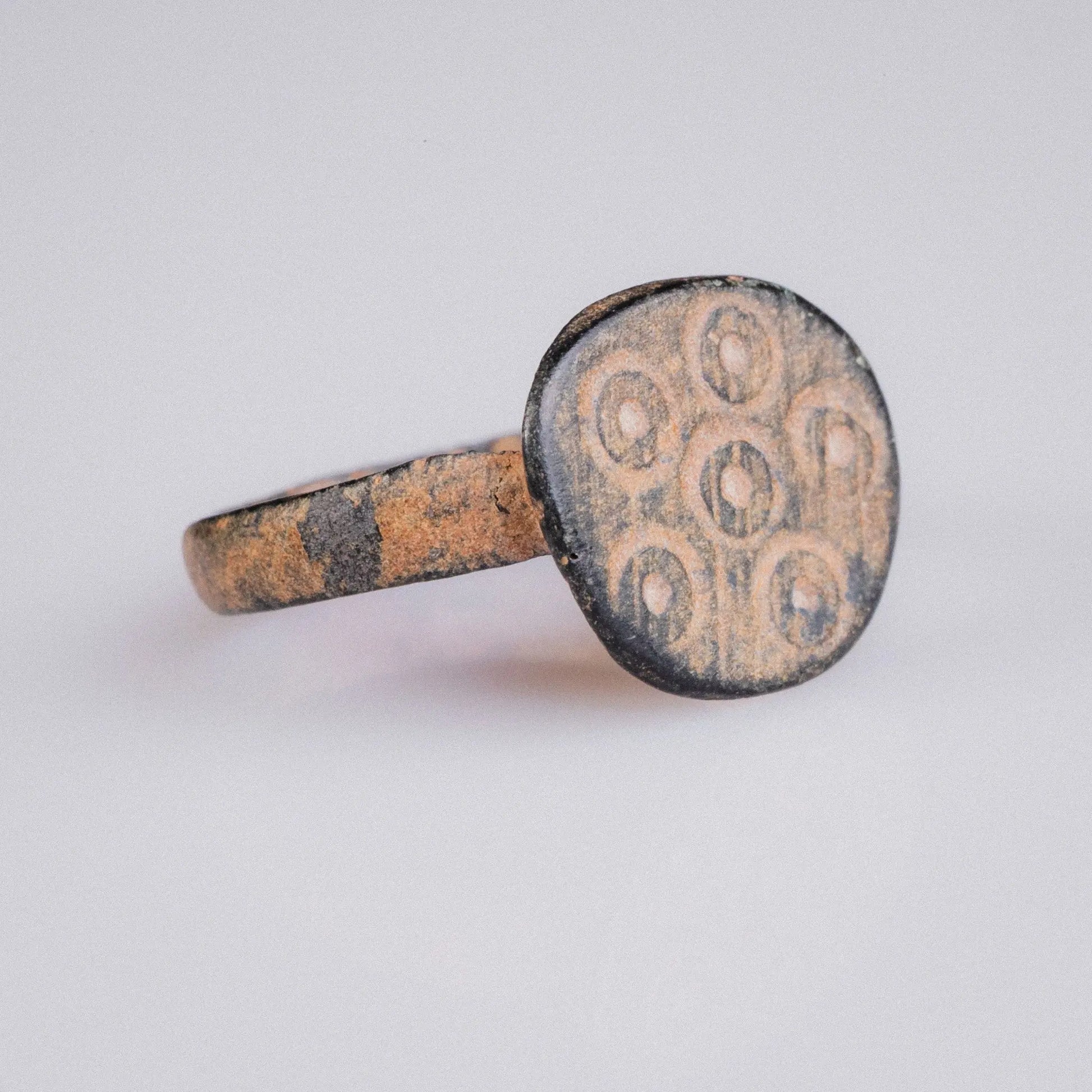Late Roman Bronze Signet Ring with Punch Dot Motif – “Vigil” (3rd–5th CE) – EU 49 / US 5 Aurora Antiqua