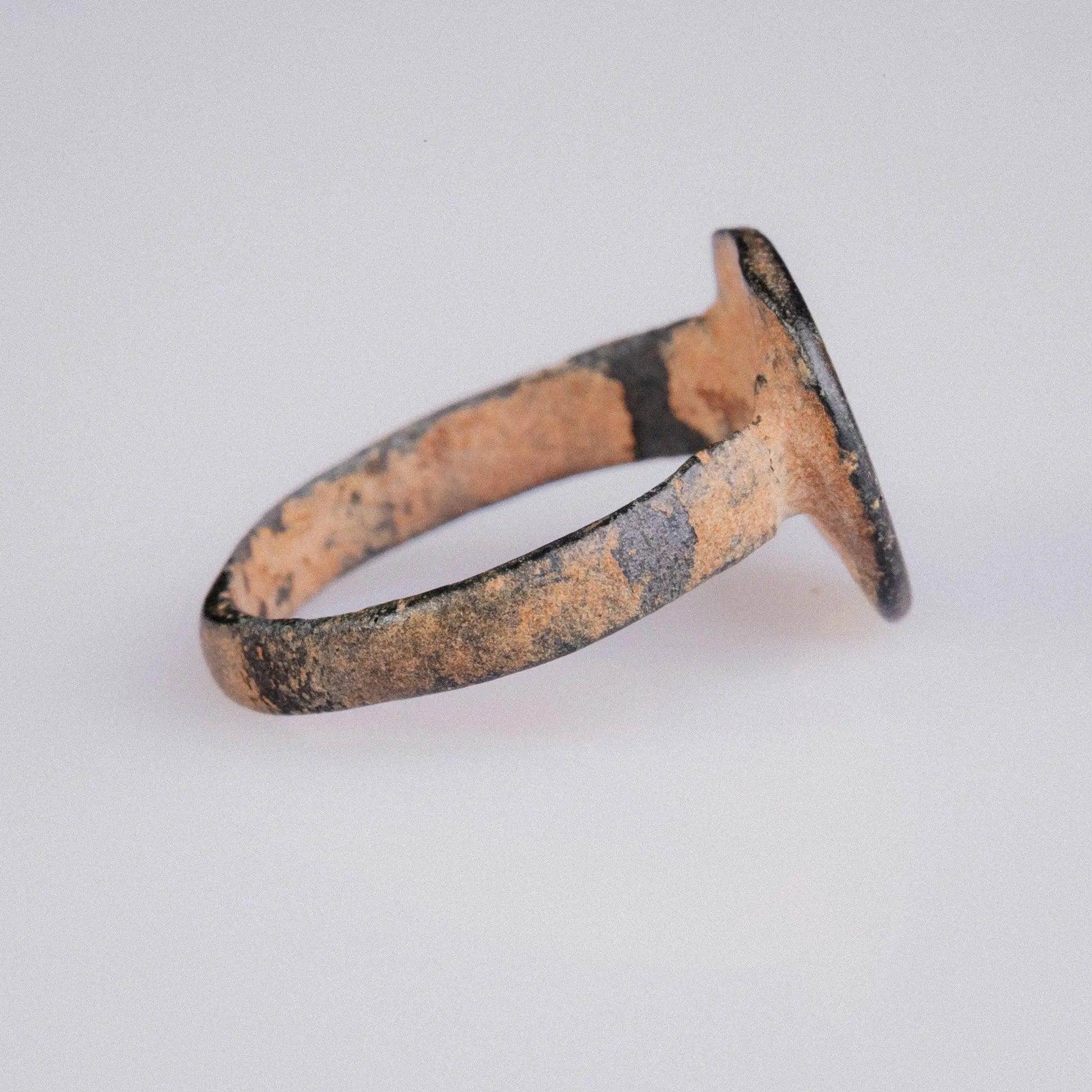 Late Roman Bronze Signet Ring with Punch Dot Motif – “Vigil” (3rd–5th CE) – EU 49 / US 5 Aurora Antiqua