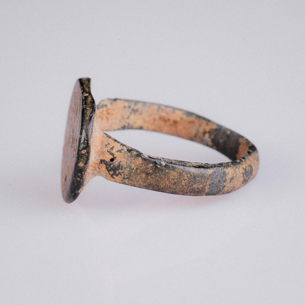 Late Roman Bronze Signet Ring with Punch Dot Motif – “Vigil” (3rd–5th CE) – EU 49 / US 5 Aurora Antiqua