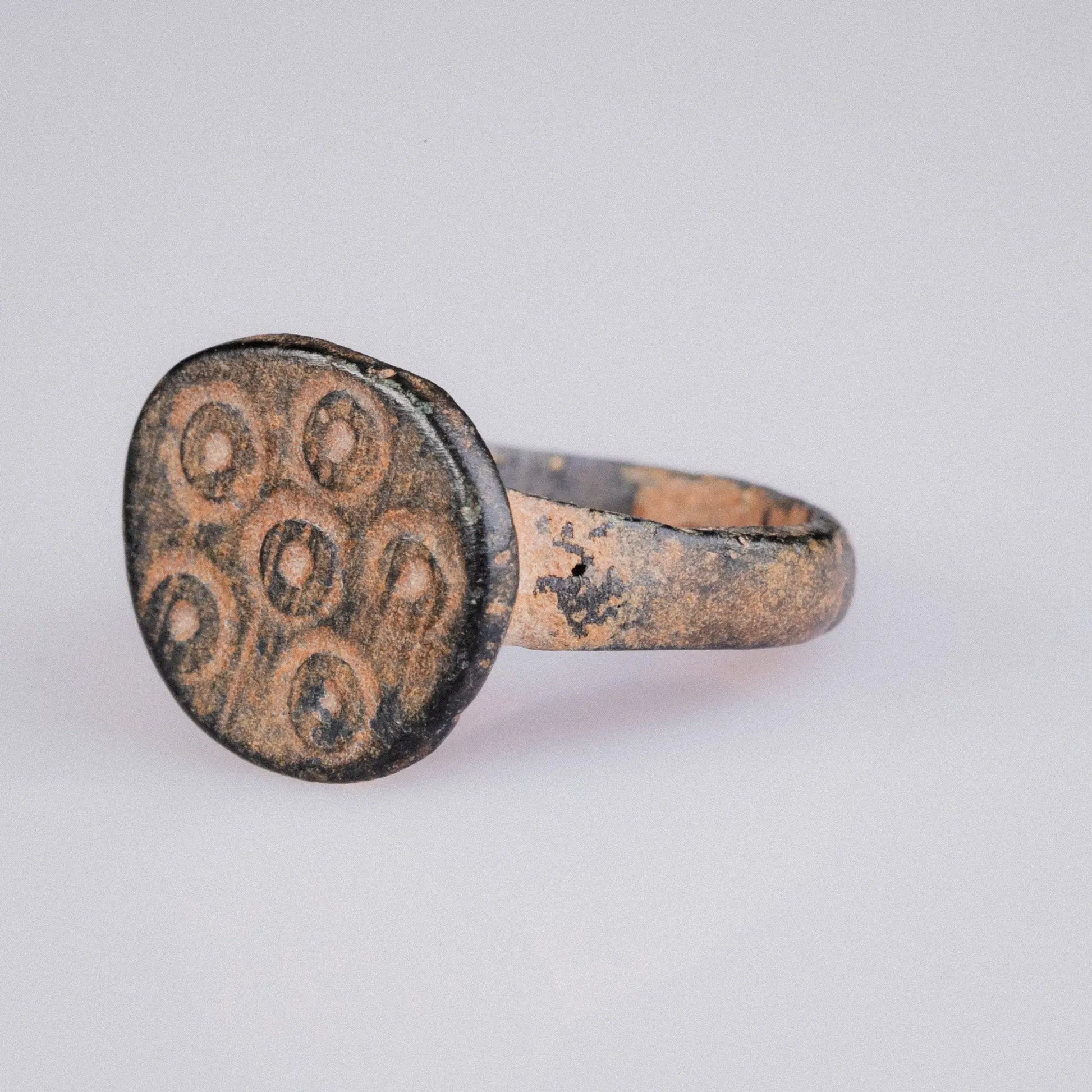 Late Roman Bronze Signet Ring with Punch Dot Motif – “Vigil” (3rd–5th CE) – EU 49 / US 5 Aurora Antiqua