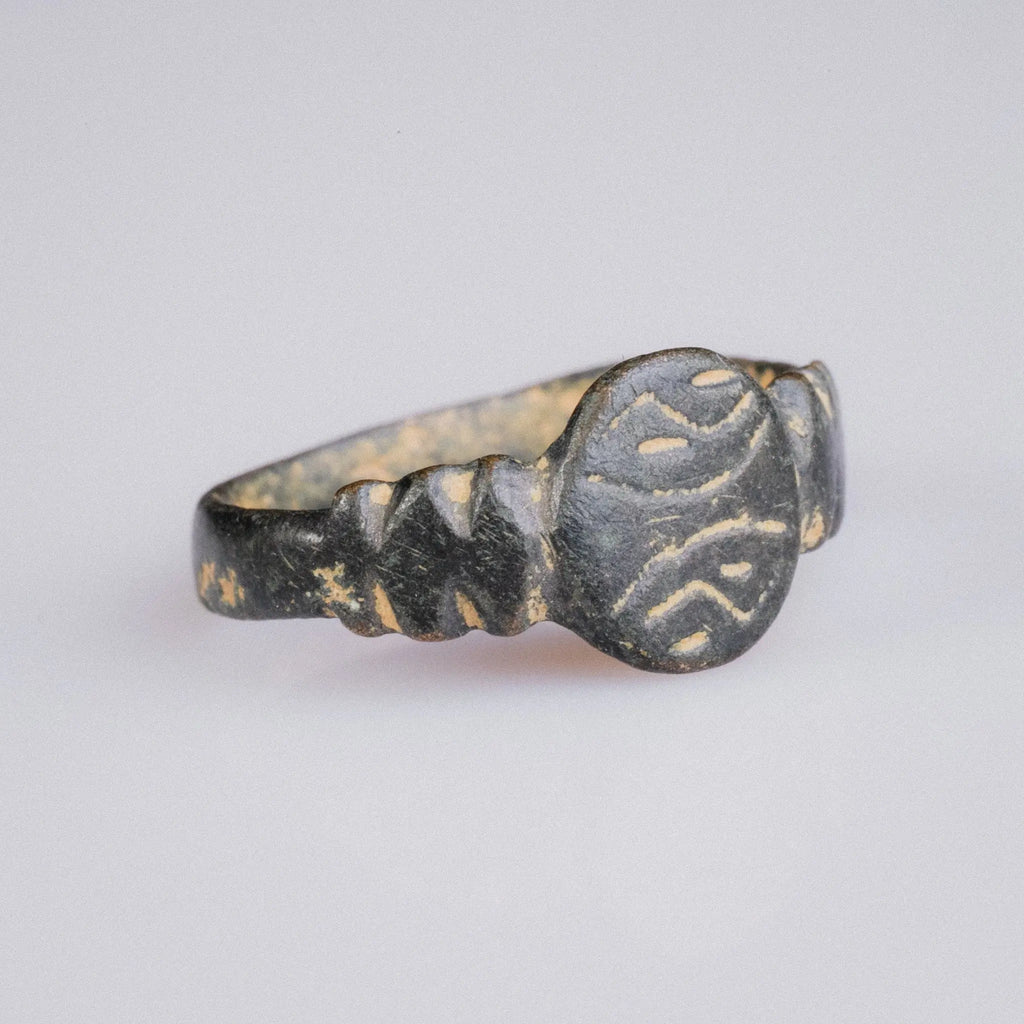 Late Roman Bronze Ring with Apotropaic Motif – “Praesidium” (3rd–5th CE) – EU 51 / US 5.75 Aurora Antiqua